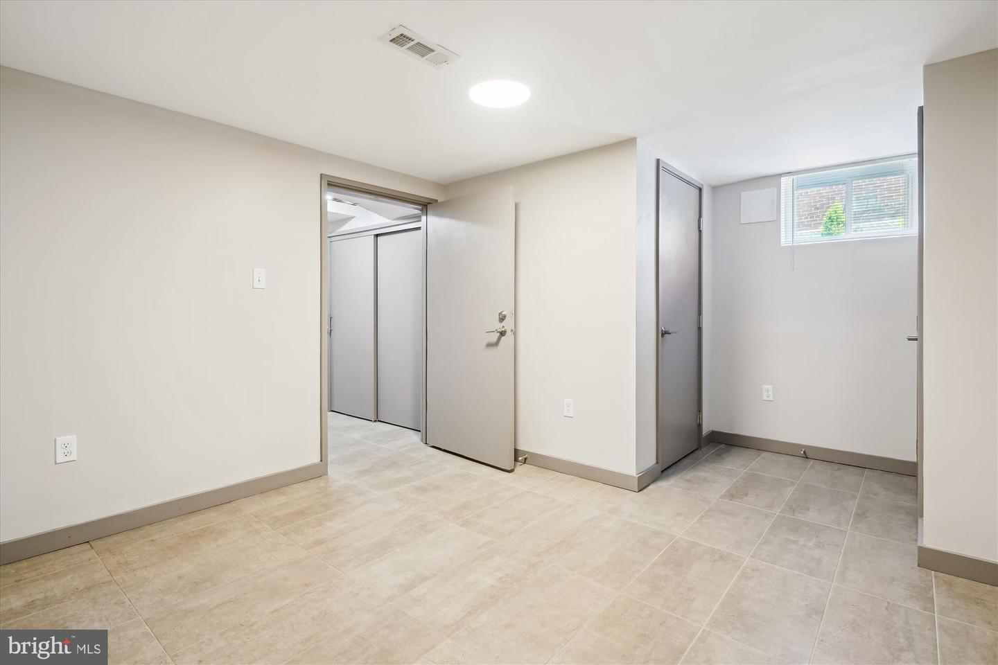 132 N GLADDEN ST N, ALEXANDRIA, Virginia 22304, 5 Bedrooms Bedrooms, ,3 BathroomsBathrooms,Residential,For sale,132 N GLADDEN ST N,VAAX2046892 MLS # VAAX2046892