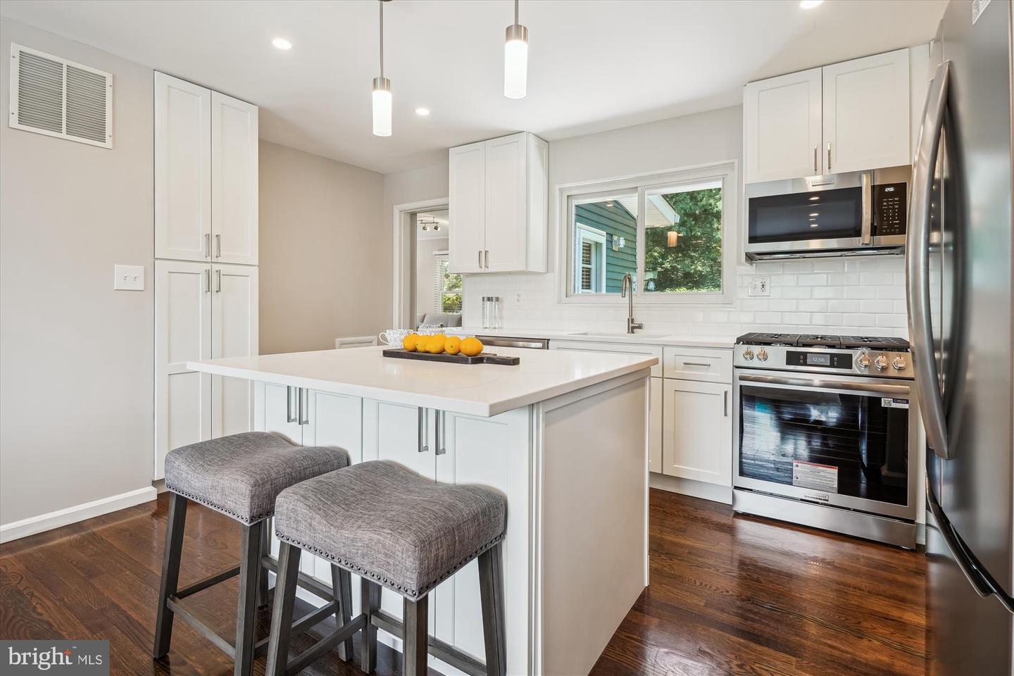 132 N GLADDEN ST N, ALEXANDRIA, Virginia 22304, 5 Bedrooms Bedrooms, ,3 BathroomsBathrooms,Residential,For sale,132 N GLADDEN ST N,VAAX2046892 MLS # VAAX2046892