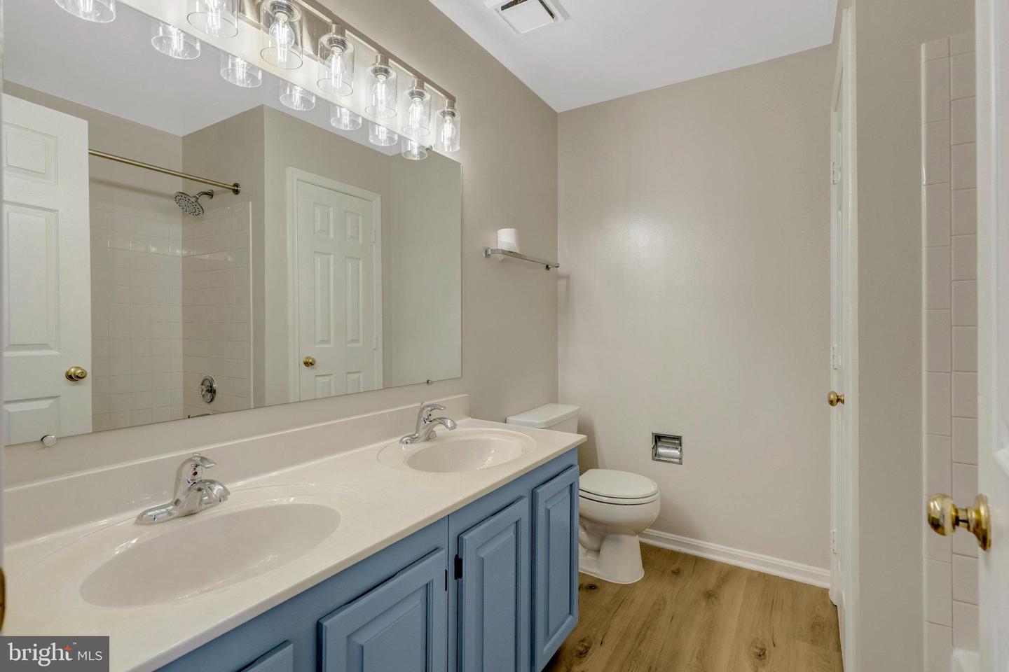 6802 KERRYWOOD CIR, CENTREVILLE, Virginia 20121, 3 Bedrooms Bedrooms, ,2 BathroomsBathrooms,Residential,For sale,6802 KERRYWOOD CIR,VAFX2250448 MLS # VAFX2250448
