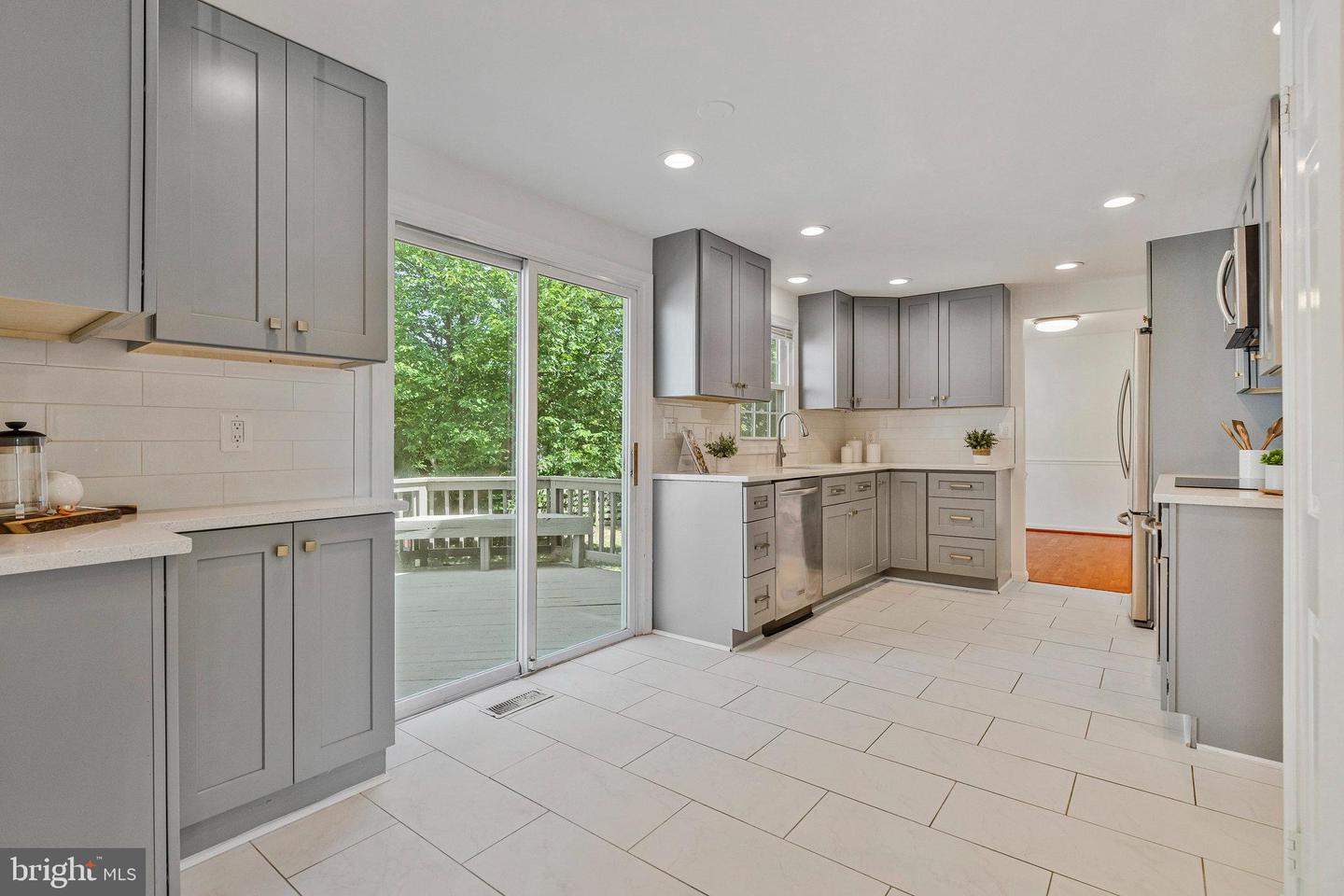 100 N CAMERON ST, STERLING, Virginia 20164, 5 Bedrooms Bedrooms, ,4 BathroomsBathrooms,Residential,For sale,100 N CAMERON ST,VALO2100670 MLS # VALO2100670