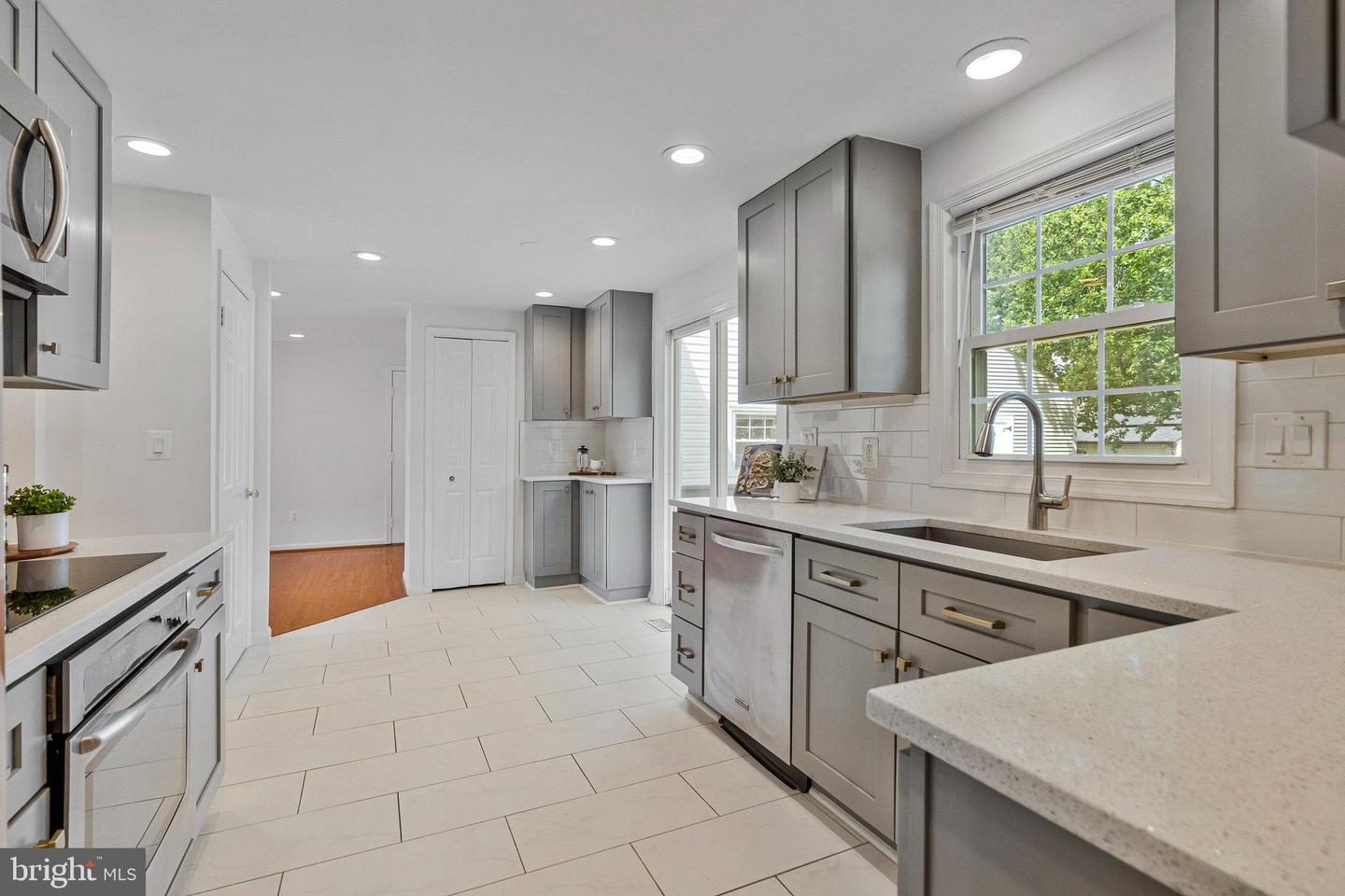100 N CAMERON ST, STERLING, Virginia 20164, 5 Bedrooms Bedrooms, ,4 BathroomsBathrooms,Residential,For sale,100 N CAMERON ST,VALO2100670 MLS # VALO2100670