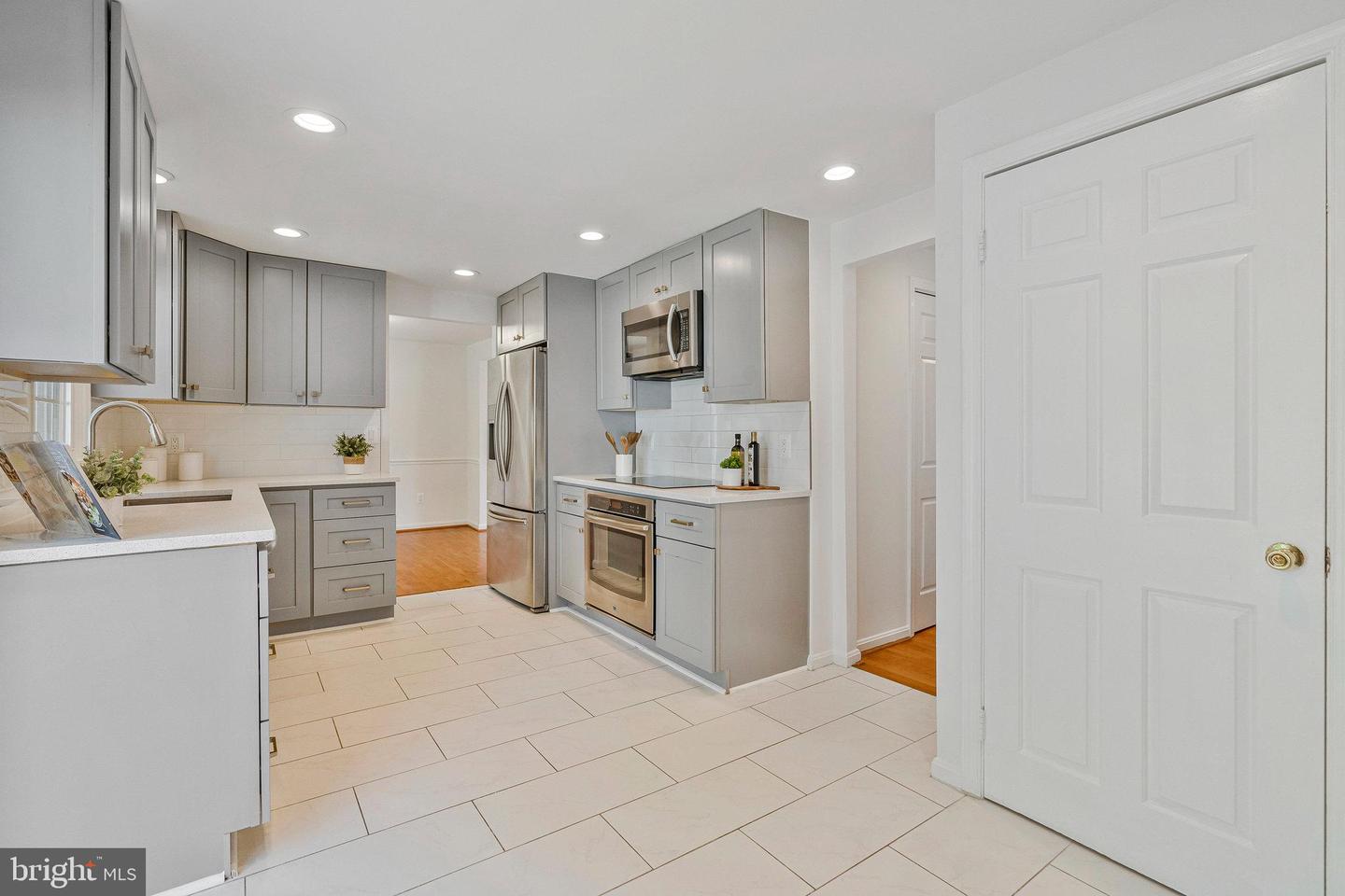 100 N CAMERON ST, STERLING, Virginia 20164, 5 Bedrooms Bedrooms, ,4 BathroomsBathrooms,Residential,For sale,100 N CAMERON ST,VALO2100670 MLS # VALO2100670