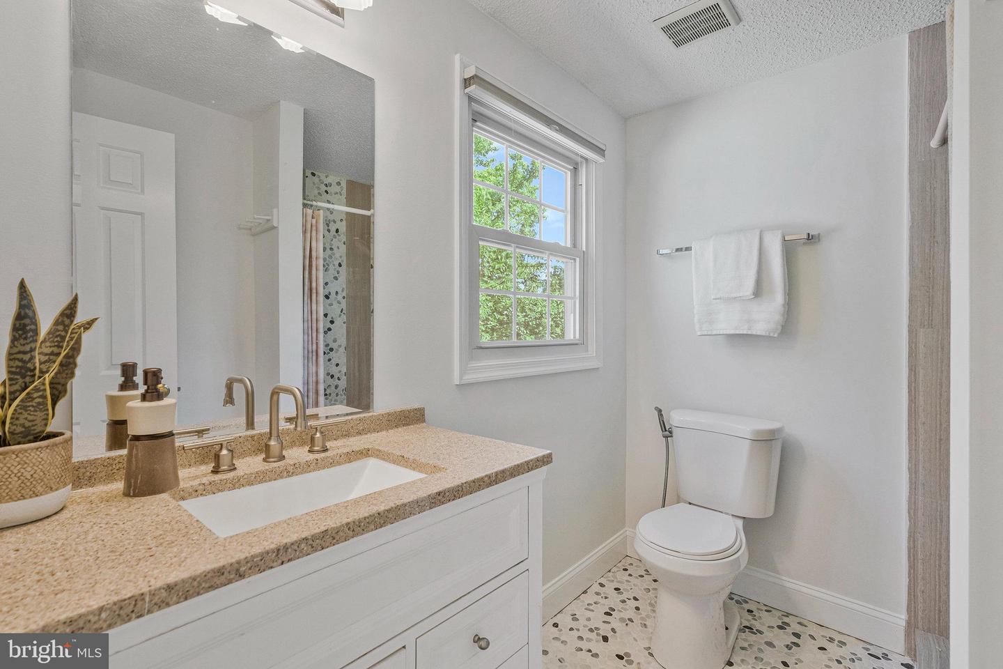 100 N CAMERON ST, STERLING, Virginia 20164, 5 Bedrooms Bedrooms, ,4 BathroomsBathrooms,Residential,For sale,100 N CAMERON ST,VALO2100670 MLS # VALO2100670