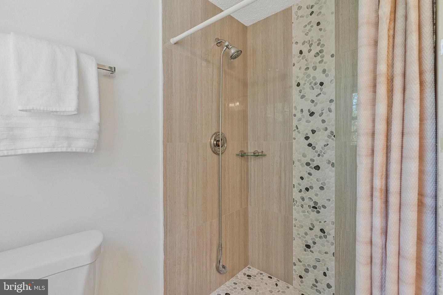100 N CAMERON ST, STERLING, Virginia 20164, 5 Bedrooms Bedrooms, ,4 BathroomsBathrooms,Residential,For sale,100 N CAMERON ST,VALO2100670 MLS # VALO2100670