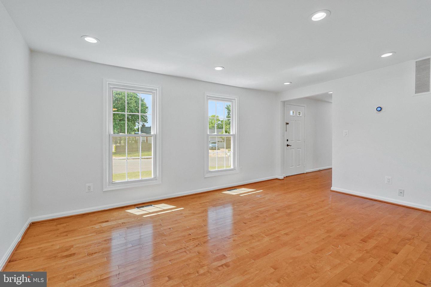 100 N CAMERON ST, STERLING, Virginia 20164, 5 Bedrooms Bedrooms, ,4 BathroomsBathrooms,Residential,For sale,100 N CAMERON ST,VALO2100670 MLS # VALO2100670