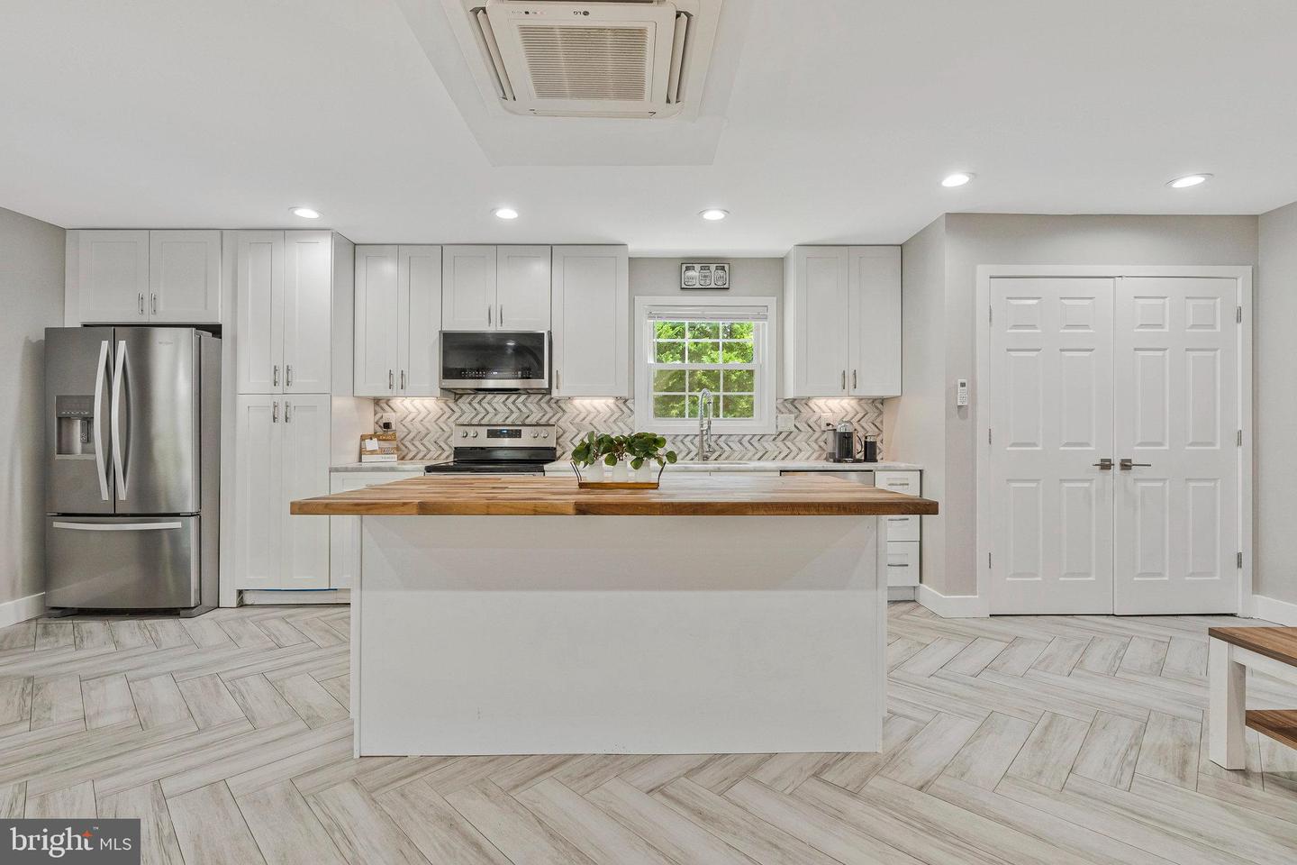 100 N CAMERON ST, STERLING, Virginia 20164, 5 Bedrooms Bedrooms, ,4 BathroomsBathrooms,Residential,For sale,100 N CAMERON ST,VALO2100670 MLS # VALO2100670