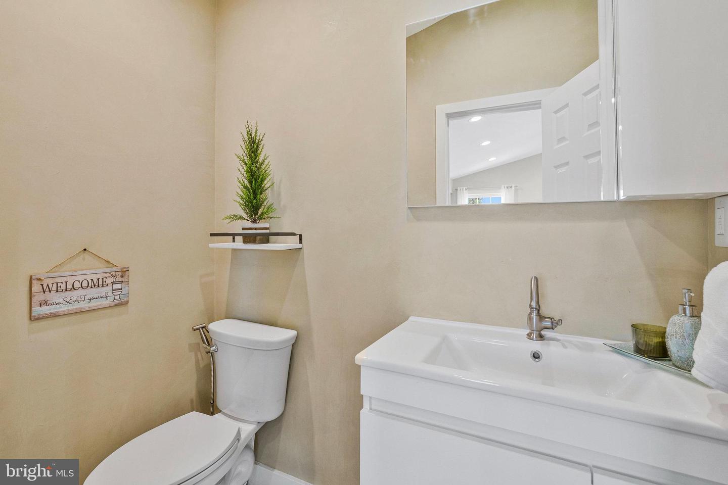 100 N CAMERON ST, STERLING, Virginia 20164, 5 Bedrooms Bedrooms, ,4 BathroomsBathrooms,Residential,For sale,100 N CAMERON ST,VALO2100670 MLS # VALO2100670