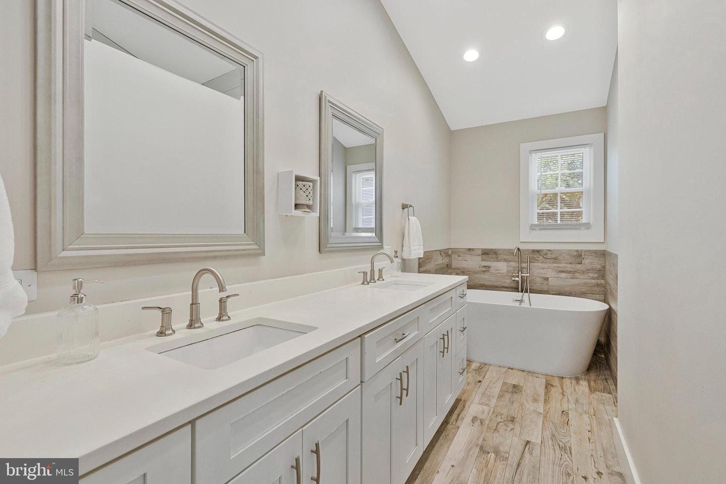 100 N CAMERON ST, STERLING, Virginia 20164, 5 Bedrooms Bedrooms, ,4 BathroomsBathrooms,Residential,For sale,100 N CAMERON ST,VALO2100670 MLS # VALO2100670