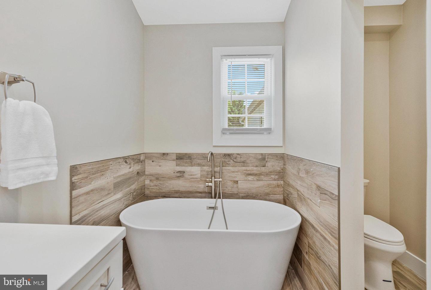 100 N CAMERON ST, STERLING, Virginia 20164, 5 Bedrooms Bedrooms, ,4 BathroomsBathrooms,Residential,For sale,100 N CAMERON ST,VALO2100670 MLS # VALO2100670