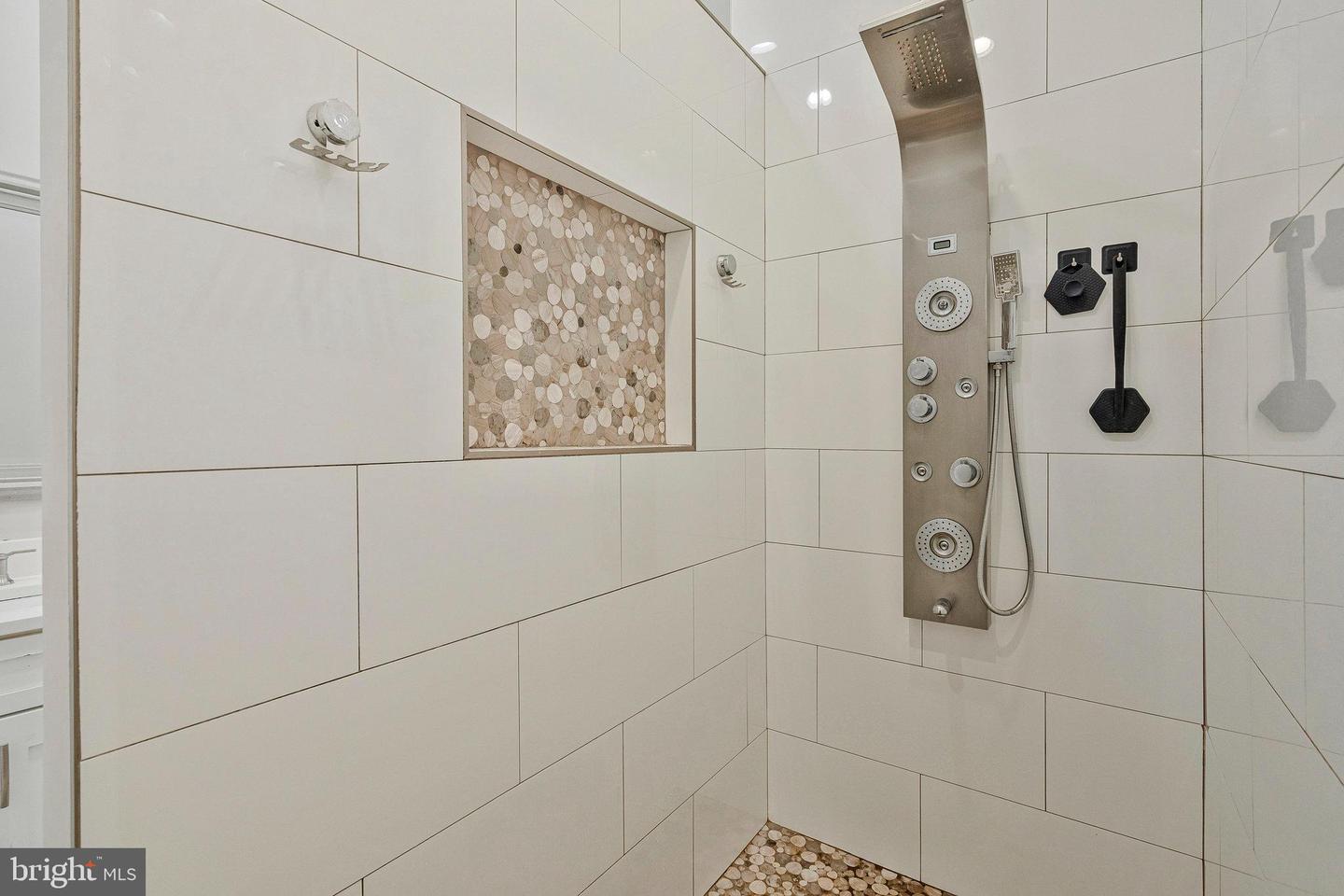 100 N CAMERON ST, STERLING, Virginia 20164, 5 Bedrooms Bedrooms, ,4 BathroomsBathrooms,Residential,For sale,100 N CAMERON ST,VALO2100670 MLS # VALO2100670