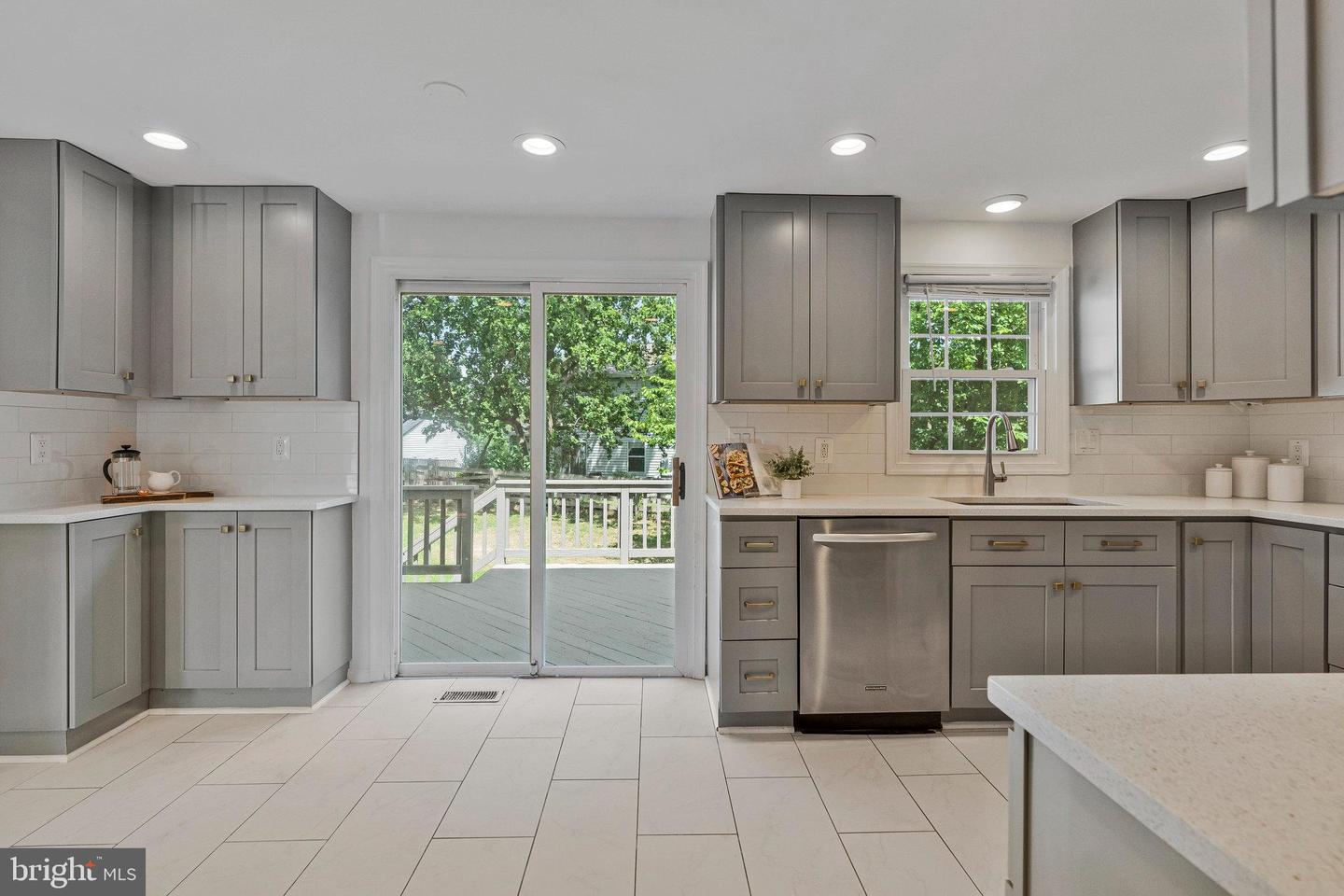 100 N CAMERON ST, STERLING, Virginia 20164, 5 Bedrooms Bedrooms, ,4 BathroomsBathrooms,Residential,For sale,100 N CAMERON ST,VALO2100670 MLS # VALO2100670