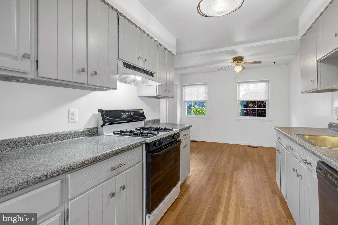 3221 ADAMS CT, FAIRFAX, Virginia 22030, 3 Bedrooms Bedrooms, ,2 BathroomsBathrooms,Residential,For sale,3221 ADAMS CT,VAFC2006540 MLS # VAFC2006540