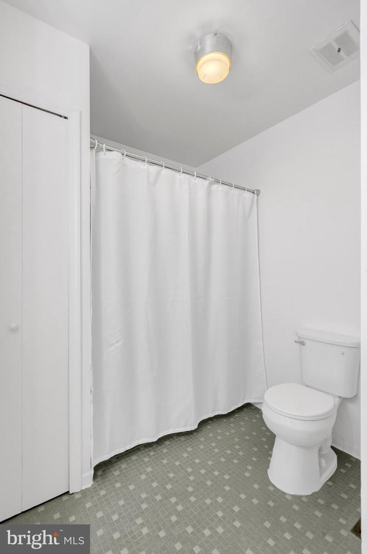 3221 ADAMS CT, FAIRFAX, Virginia 22030, 3 Bedrooms Bedrooms, ,2 BathroomsBathrooms,Residential,For sale,3221 ADAMS CT,VAFC2006540 MLS # VAFC2006540