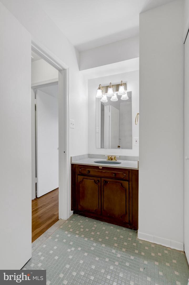 3221 ADAMS CT, FAIRFAX, Virginia 22030, 3 Bedrooms Bedrooms, ,2 BathroomsBathrooms,Residential,For sale,3221 ADAMS CT,VAFC2006540 MLS # VAFC2006540