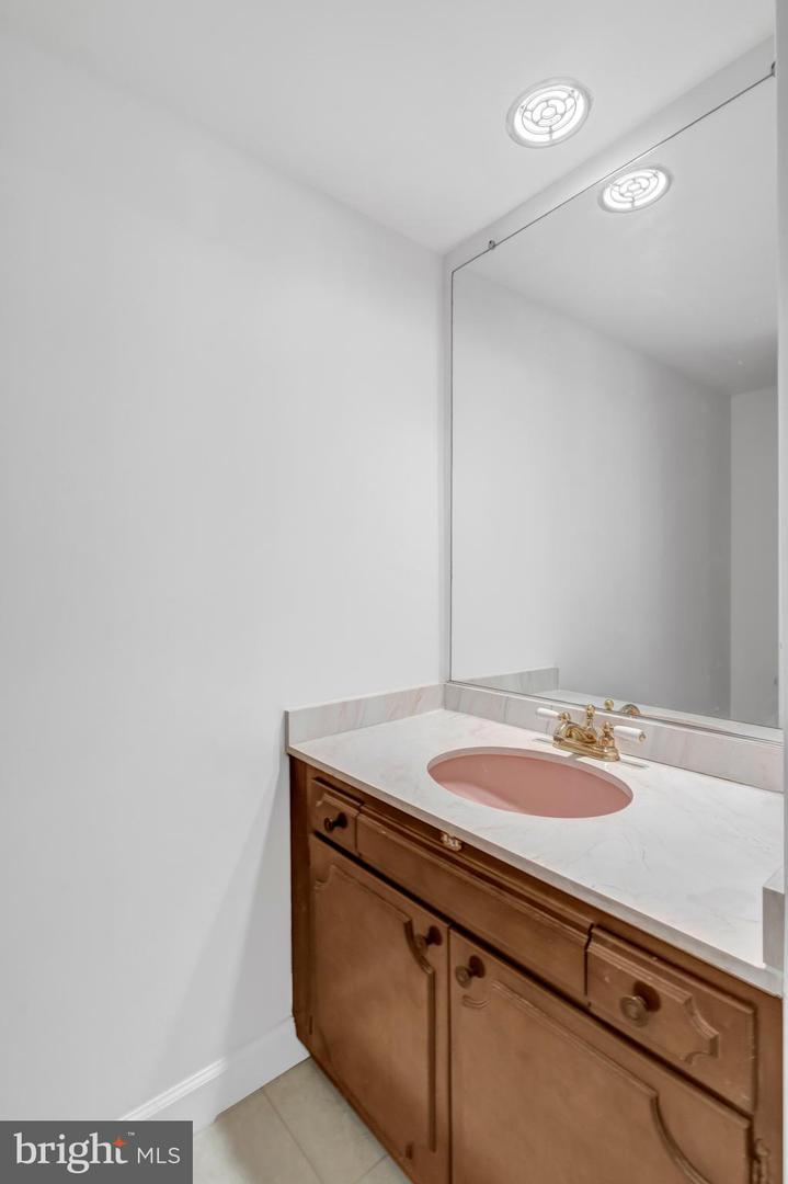 3221 ADAMS CT, FAIRFAX, Virginia 22030, 3 Bedrooms Bedrooms, ,2 BathroomsBathrooms,Residential,For sale,3221 ADAMS CT,VAFC2006540 MLS # VAFC2006540