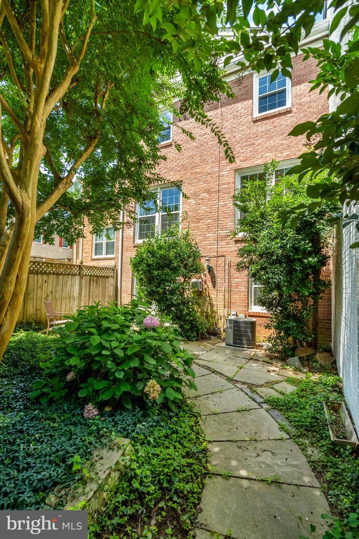 3221 ADAMS CT, FAIRFAX, Virginia 22030, 3 Bedrooms Bedrooms, ,2 BathroomsBathrooms,Residential,For sale,3221 ADAMS CT,VAFC2006540 MLS # VAFC2006540