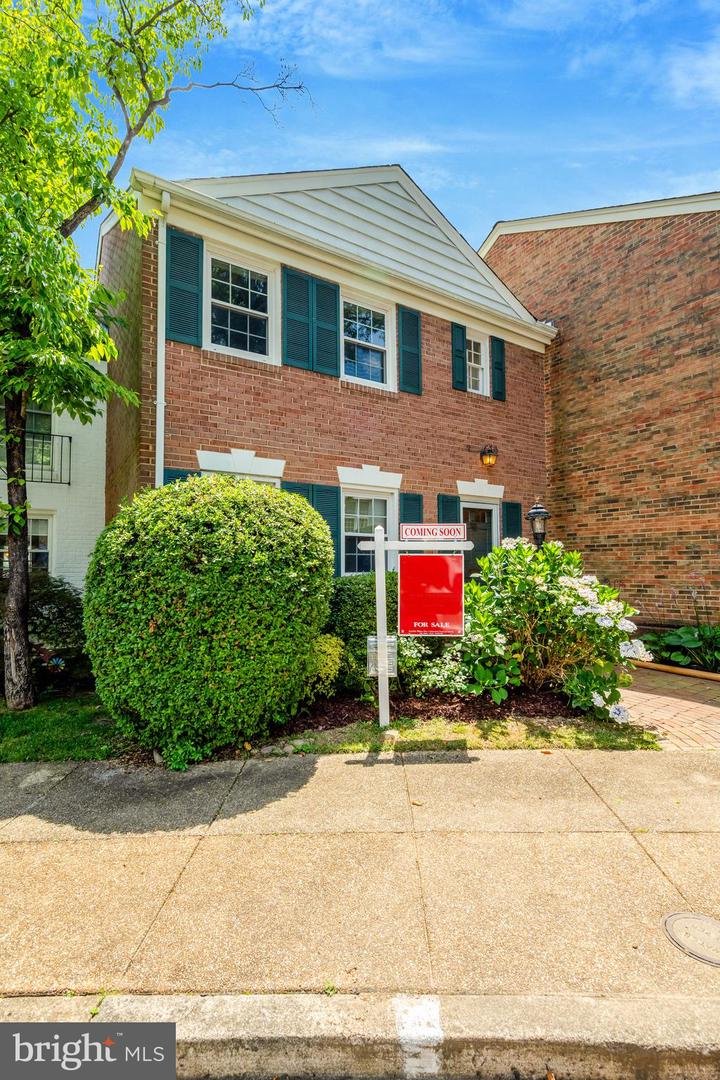 3221 ADAMS CT, FAIRFAX, Virginia 22030, 3 Bedrooms Bedrooms, ,2 BathroomsBathrooms,Residential,For sale,3221 ADAMS CT,VAFC2006540 MLS # VAFC2006540