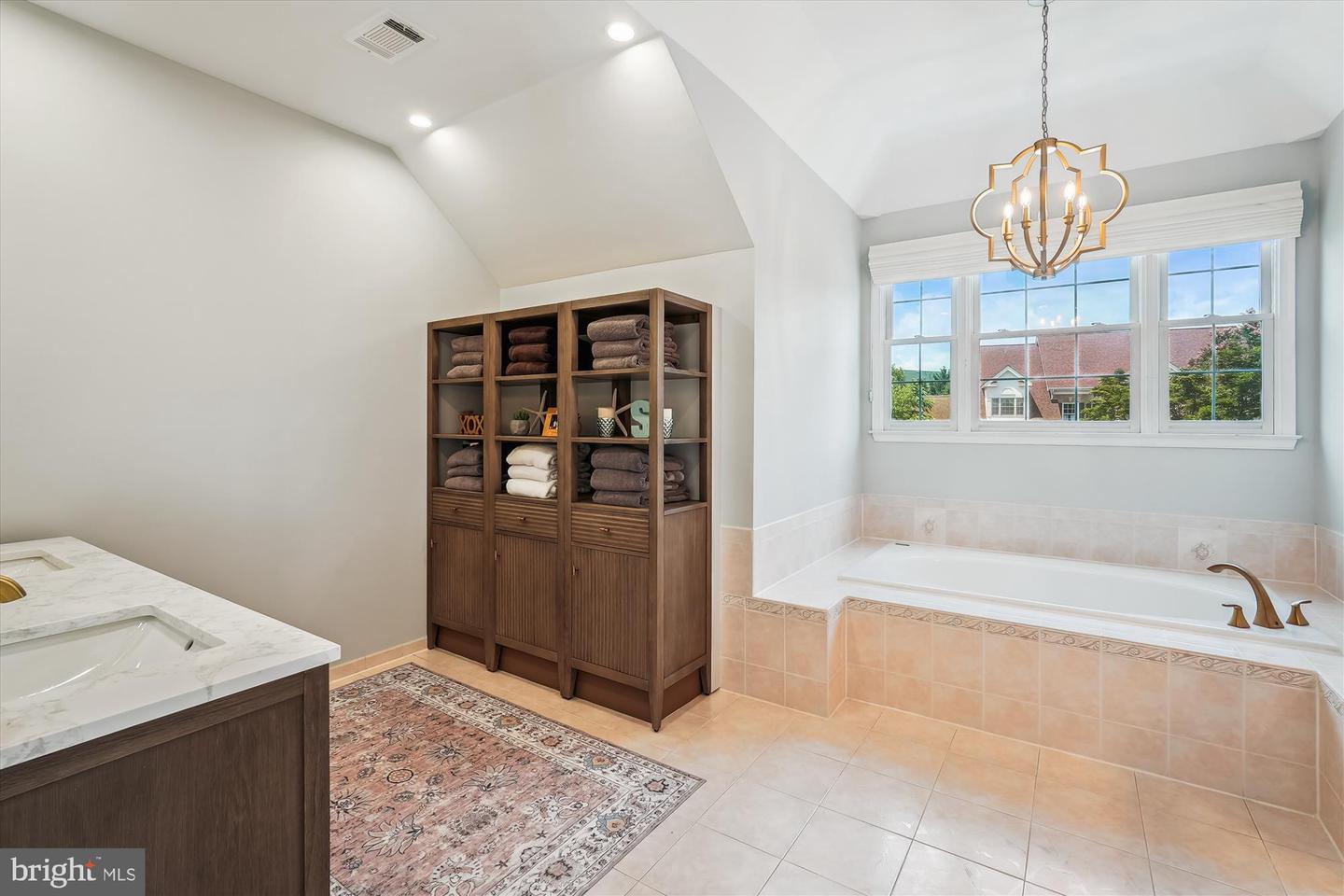 18459 RIM ROCK CIR, LEESBURG, Virginia 20176, 5 Bedrooms Bedrooms, ,4 BathroomsBathrooms,Residential,For sale,18459 RIM ROCK CIR,VALO2100718 MLS # VALO2100718