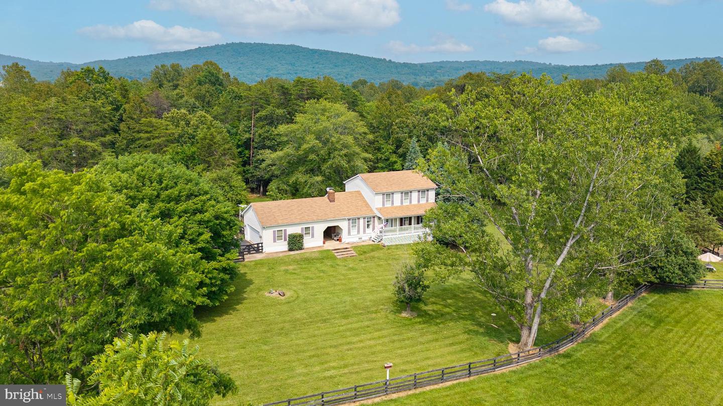 9943 CREST CT, MARSHALL, Virginia 20115, 3 Bedrooms Bedrooms, ,3 BathroomsBathrooms,Residential,For sale,9943 CREST CT,VAFQ2017218 MLS # VAFQ2017218