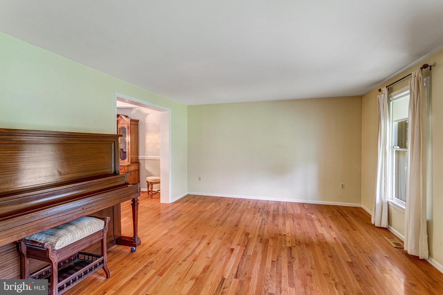 9943 CREST CT, MARSHALL, Virginia 20115, 3 Bedrooms Bedrooms, ,3 BathroomsBathrooms,Residential,For sale,9943 CREST CT,VAFQ2017218 MLS # VAFQ2017218