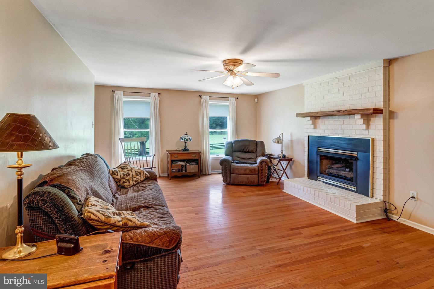 9943 CREST CT, MARSHALL, Virginia 20115, 3 Bedrooms Bedrooms, ,3 BathroomsBathrooms,Residential,For sale,9943 CREST CT,VAFQ2017218 MLS # VAFQ2017218