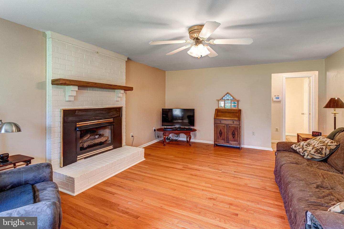 9943 CREST CT, MARSHALL, Virginia 20115, 3 Bedrooms Bedrooms, ,3 BathroomsBathrooms,Residential,For sale,9943 CREST CT,VAFQ2017218 MLS # VAFQ2017218