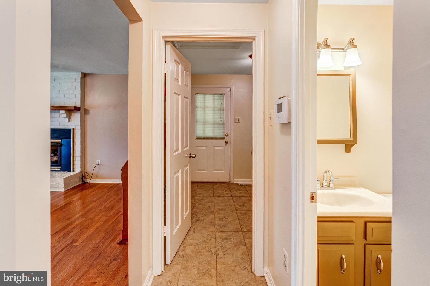 9943 CREST CT, MARSHALL, Virginia 20115, 3 Bedrooms Bedrooms, ,3 BathroomsBathrooms,Residential,For sale,9943 CREST CT,VAFQ2017218 MLS # VAFQ2017218
