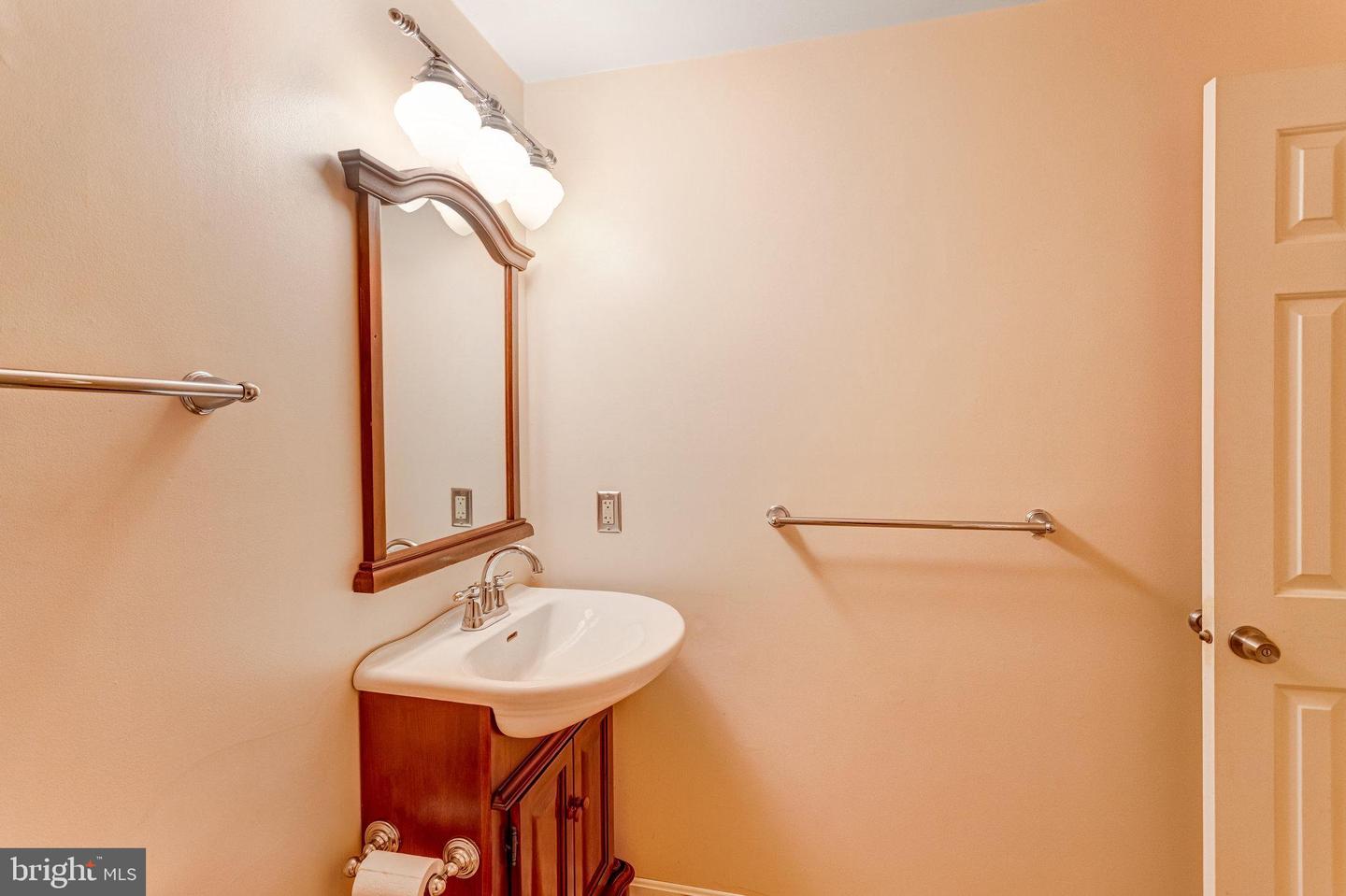 9943 CREST CT, MARSHALL, Virginia 20115, 3 Bedrooms Bedrooms, ,3 BathroomsBathrooms,Residential,For sale,9943 CREST CT,VAFQ2017218 MLS # VAFQ2017218