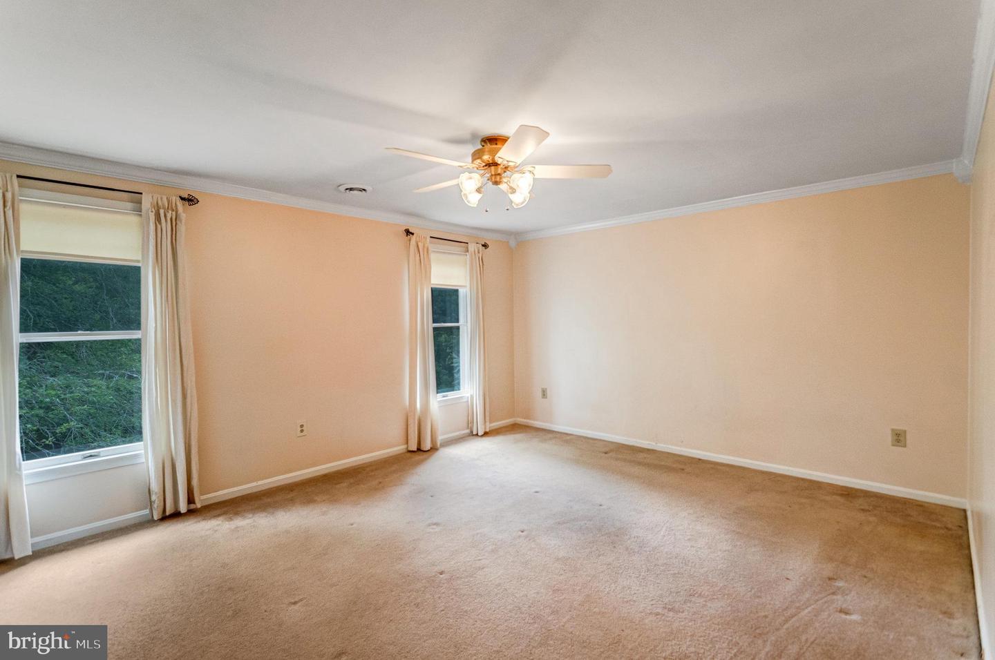 9943 CREST CT, MARSHALL, Virginia 20115, 3 Bedrooms Bedrooms, ,3 BathroomsBathrooms,Residential,For sale,9943 CREST CT,VAFQ2017218 MLS # VAFQ2017218