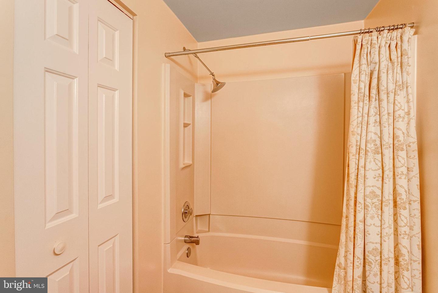 9943 CREST CT, MARSHALL, Virginia 20115, 3 Bedrooms Bedrooms, ,3 BathroomsBathrooms,Residential,For sale,9943 CREST CT,VAFQ2017218 MLS # VAFQ2017218