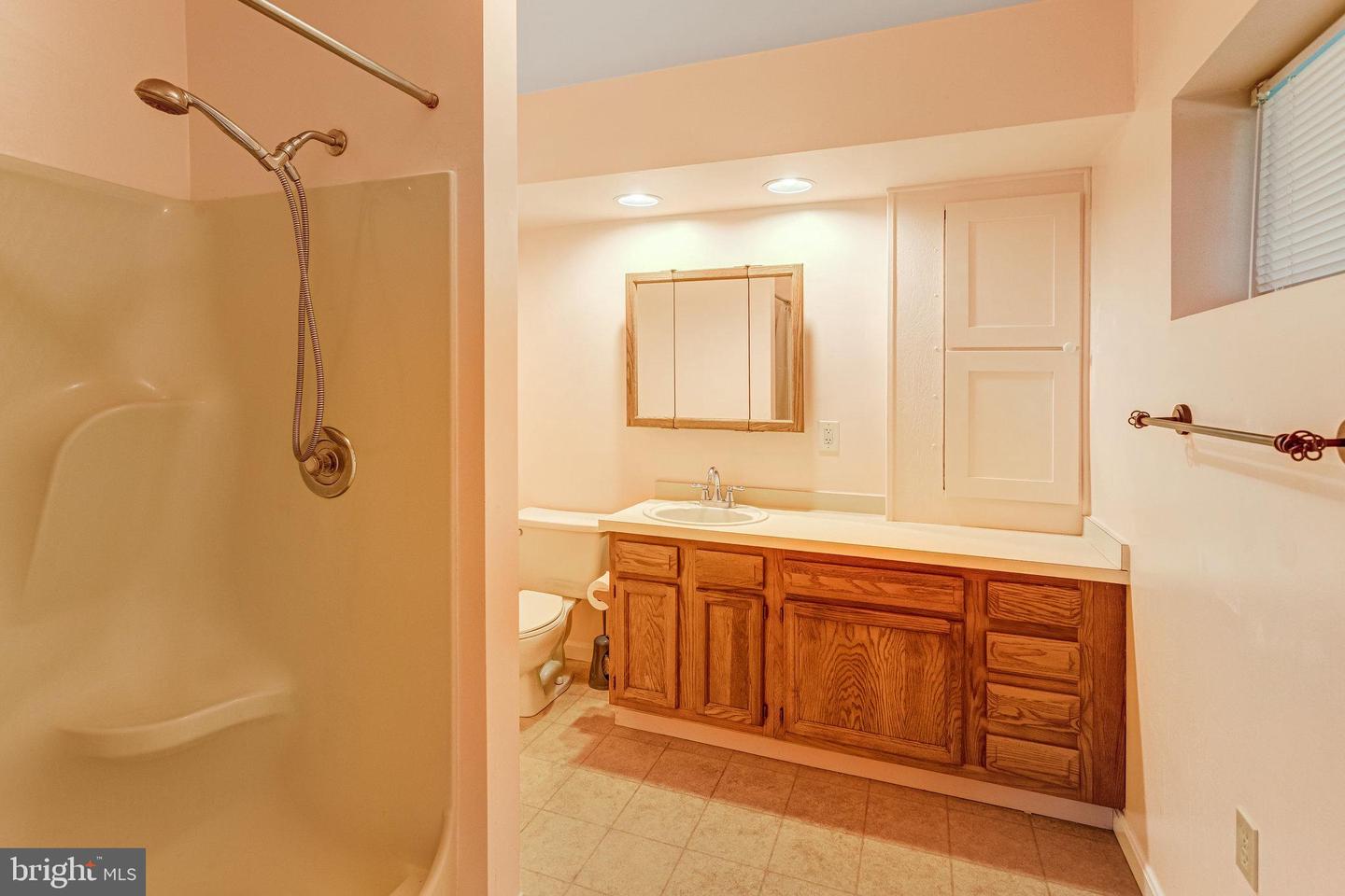 9943 CREST CT, MARSHALL, Virginia 20115, 3 Bedrooms Bedrooms, ,3 BathroomsBathrooms,Residential,For sale,9943 CREST CT,VAFQ2017218 MLS # VAFQ2017218