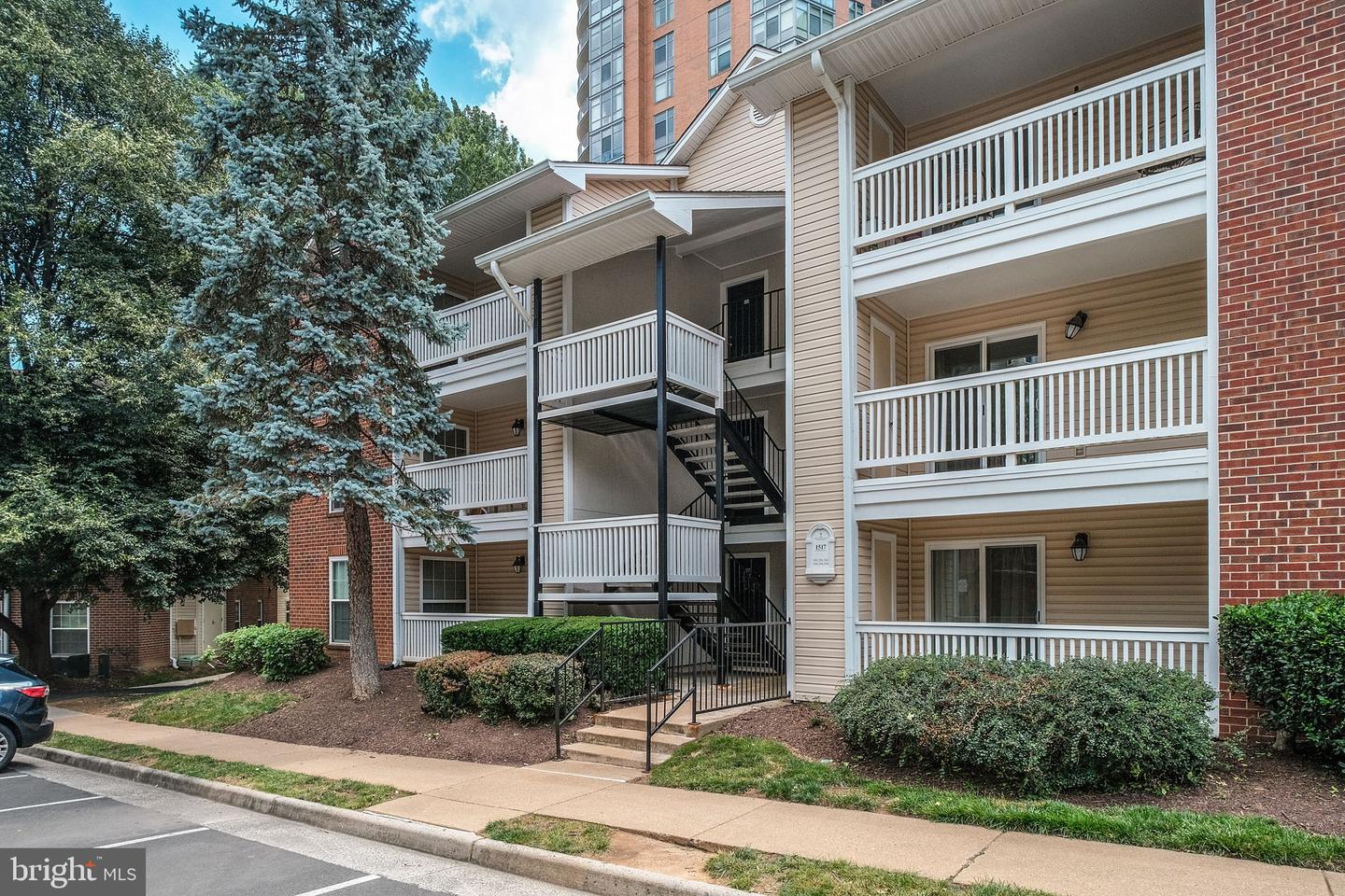 1517 LINCOLN WAY #204, MCLEAN, Virginia 22102, 2 Bedrooms Bedrooms, ,2 BathroomsBathrooms,Residential,For sale,1517 LINCOLN WAY #204,VAFX2252438 MLS # VAFX2252438
