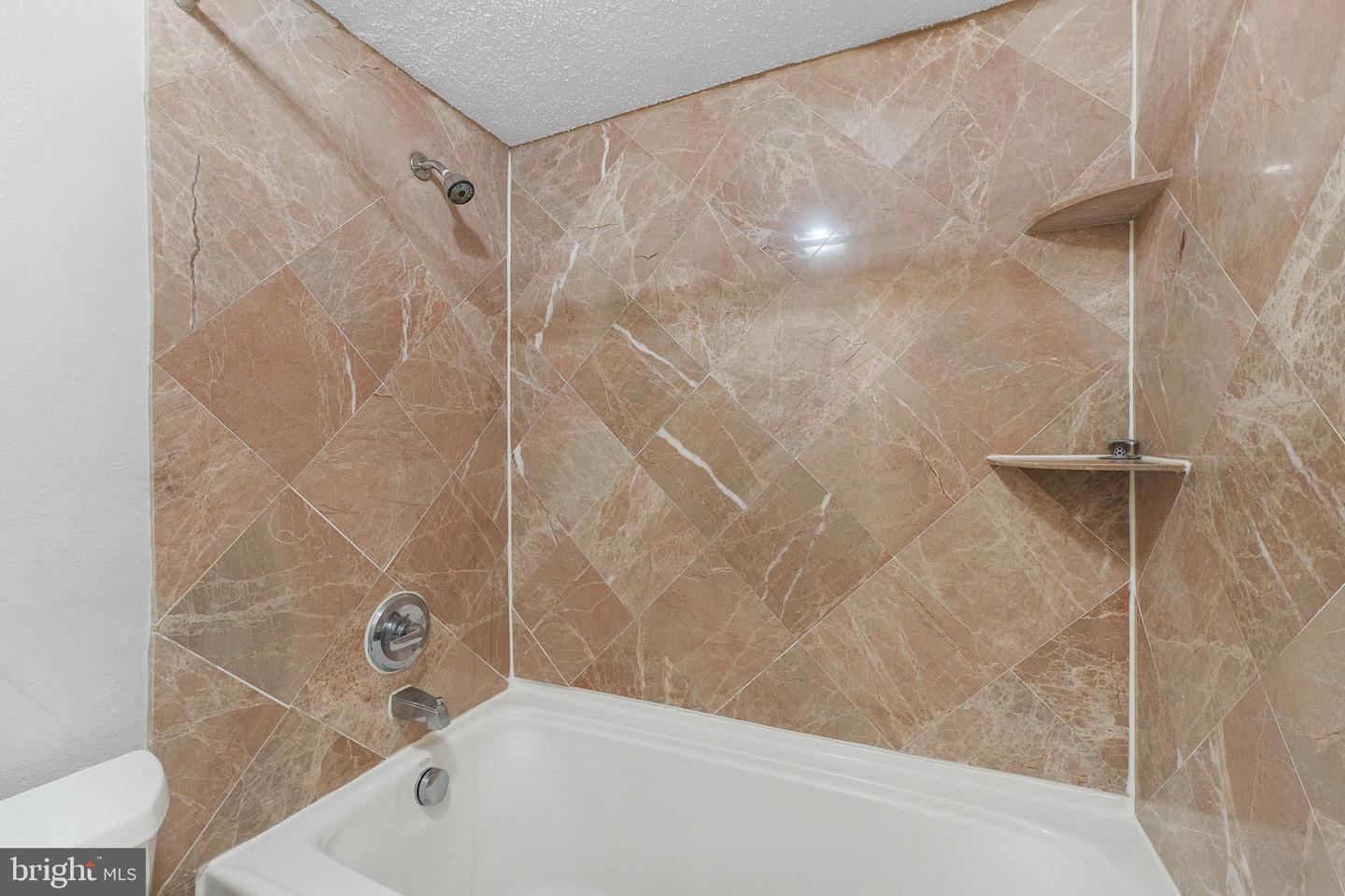 1517 LINCOLN WAY #204, MCLEAN, Virginia 22102, 2 Bedrooms Bedrooms, ,2 BathroomsBathrooms,Residential,For sale,1517 LINCOLN WAY #204,VAFX2252438 MLS # VAFX2252438