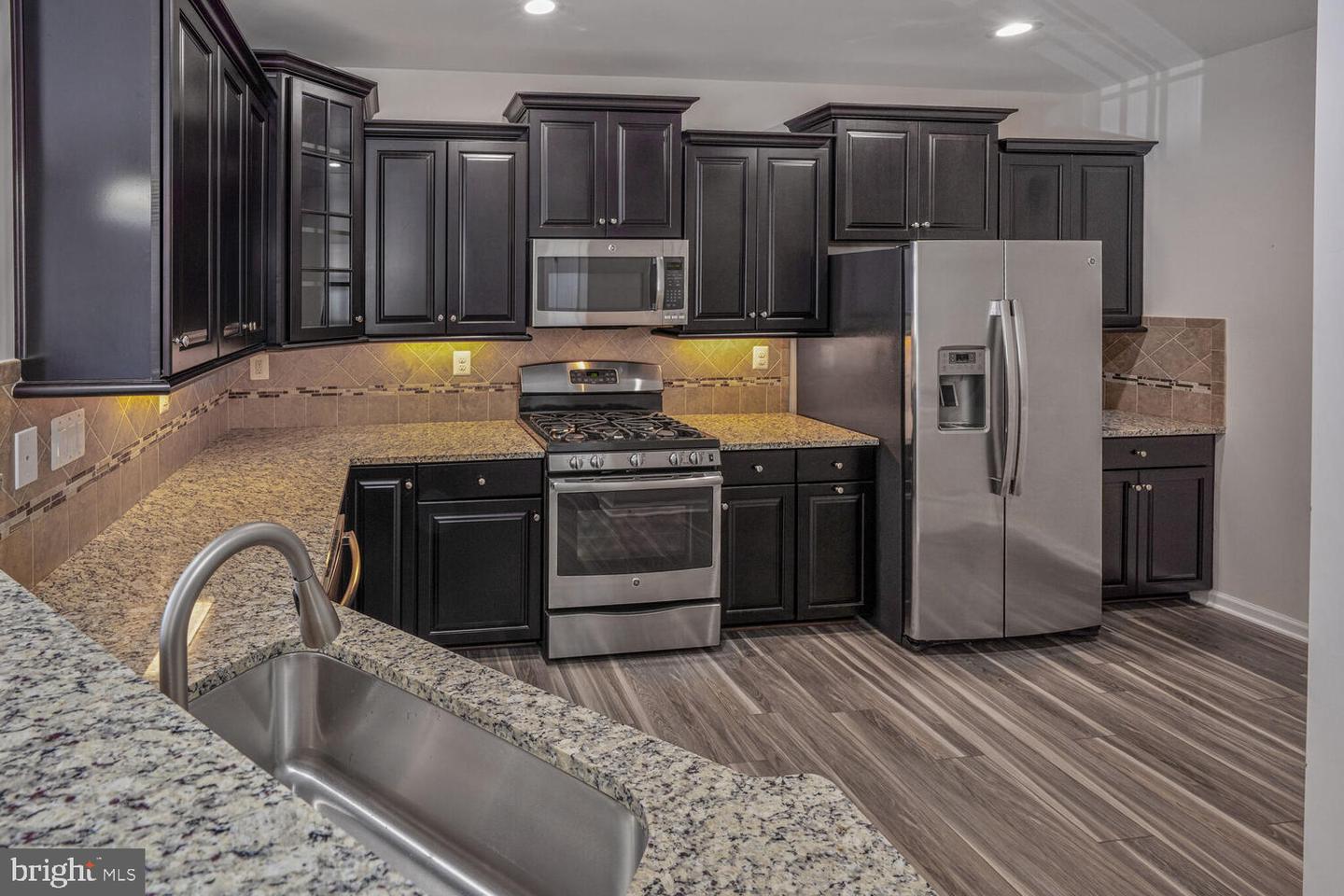 42550 SUNSET RIDGE SQ, ASHBURN, Virginia 20148, 3 Bedrooms Bedrooms, ,2 BathroomsBathrooms,Residential,For sale,42550 SUNSET RIDGE SQ,VALO2100856 MLS # VALO2100856