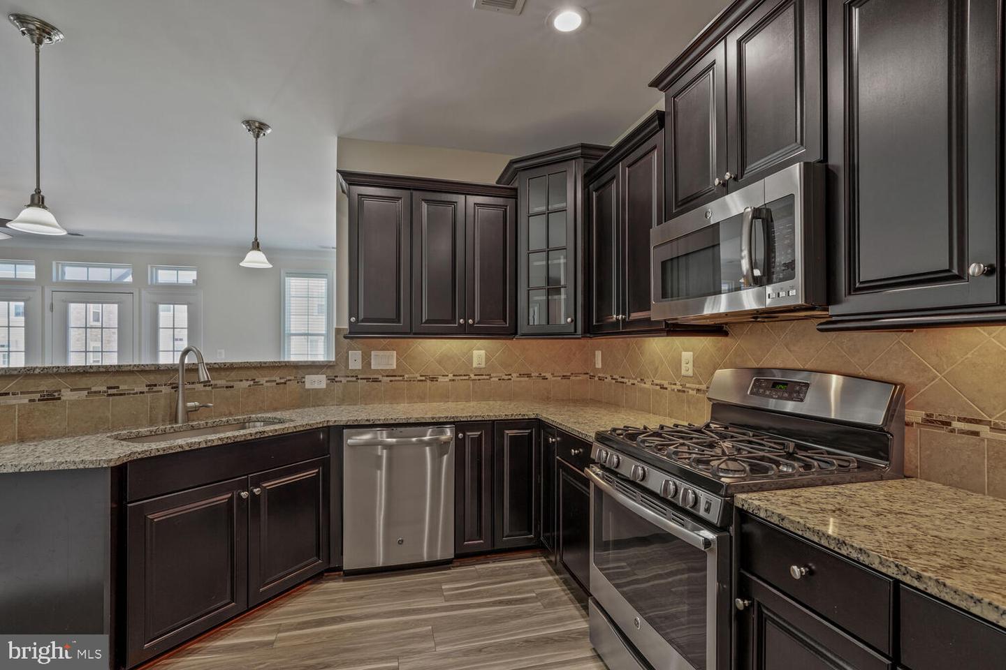 42550 SUNSET RIDGE SQ, ASHBURN, Virginia 20148, 3 Bedrooms Bedrooms, ,2 BathroomsBathrooms,Residential,For sale,42550 SUNSET RIDGE SQ,VALO2100856 MLS # VALO2100856
