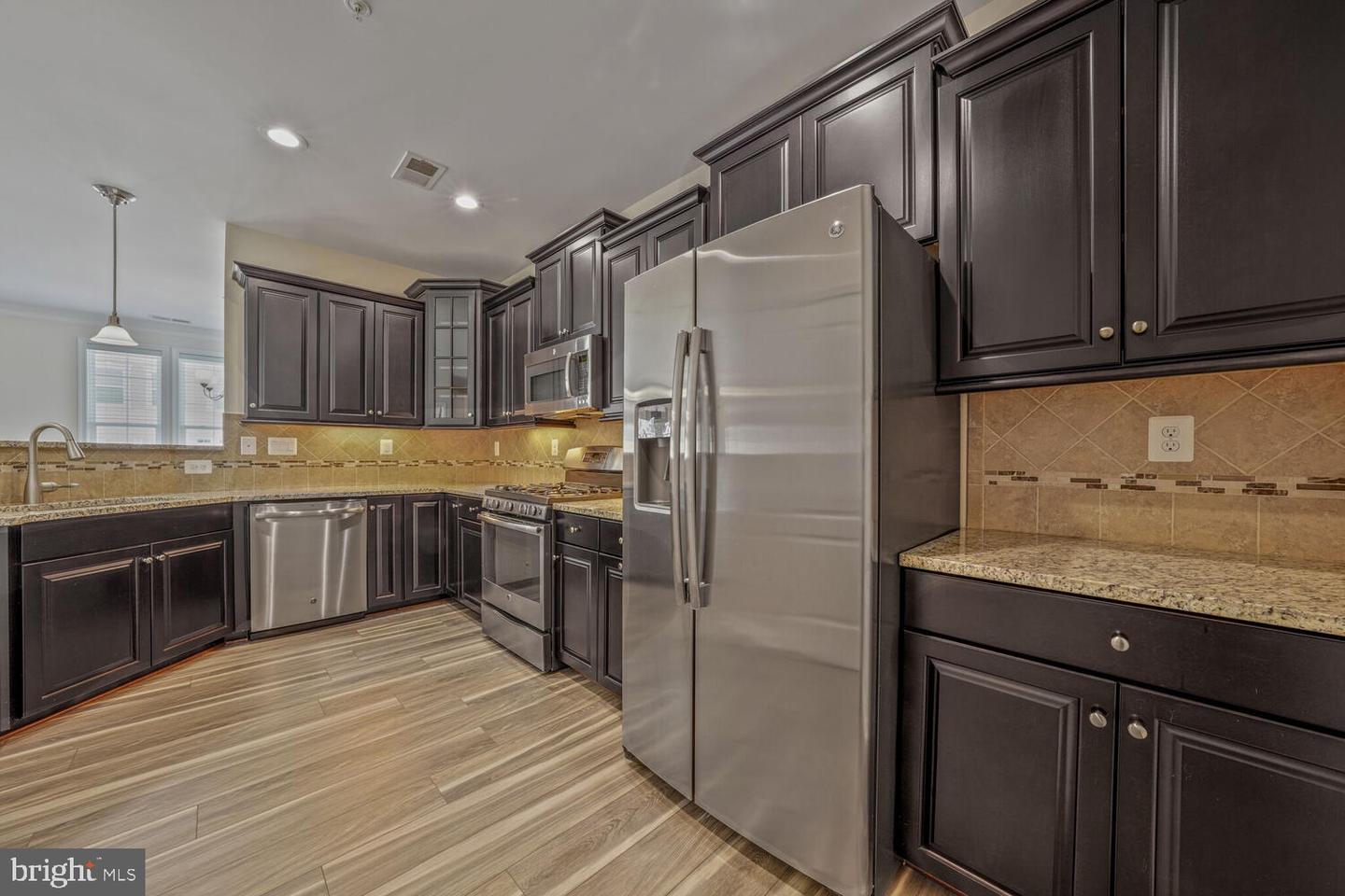 42550 SUNSET RIDGE SQ, ASHBURN, Virginia 20148, 3 Bedrooms Bedrooms, ,2 BathroomsBathrooms,Residential,For sale,42550 SUNSET RIDGE SQ,VALO2100856 MLS # VALO2100856