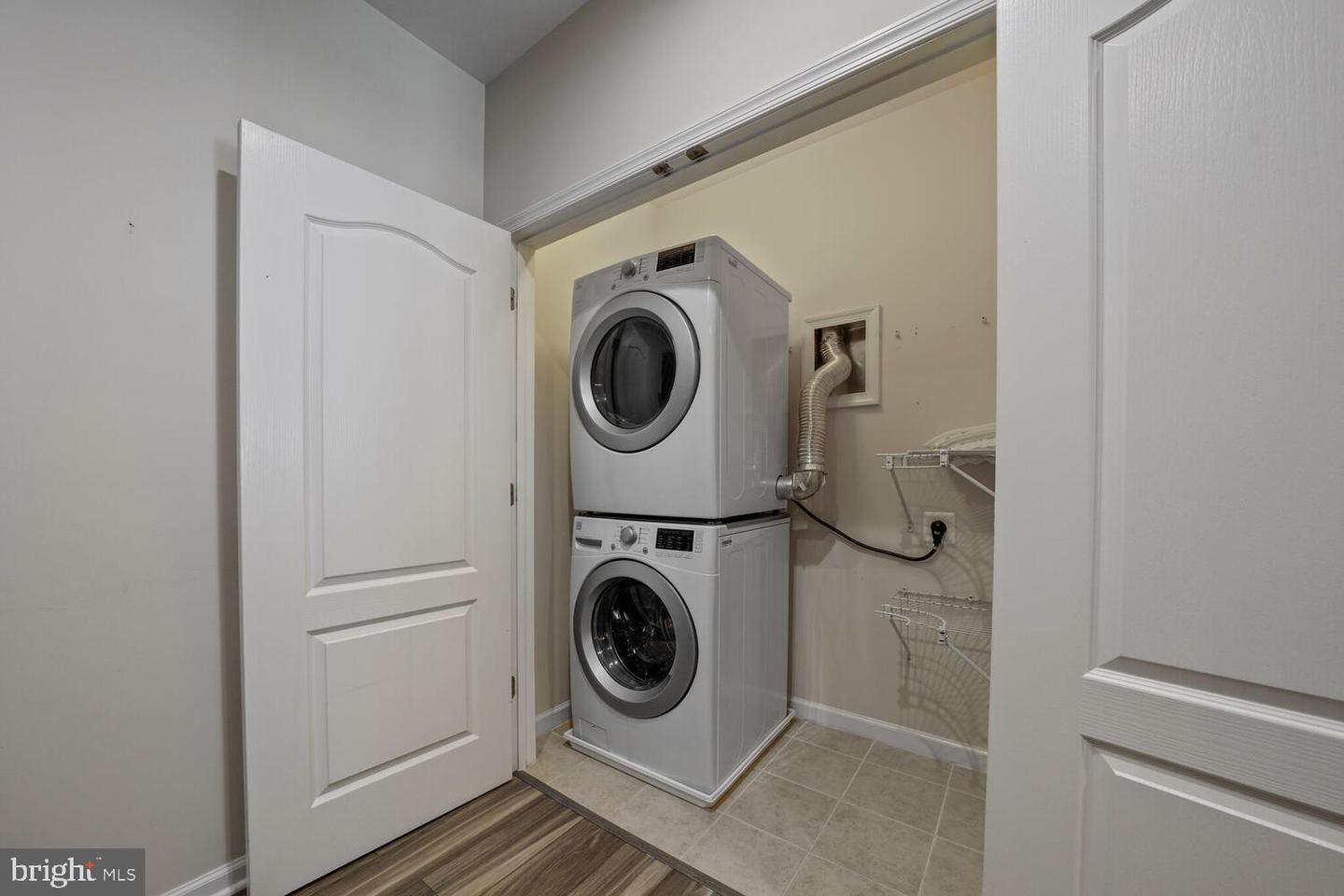 42550 SUNSET RIDGE SQ, ASHBURN, Virginia 20148, 3 Bedrooms Bedrooms, ,2 BathroomsBathrooms,Residential,For sale,42550 SUNSET RIDGE SQ,VALO2100856 MLS # VALO2100856