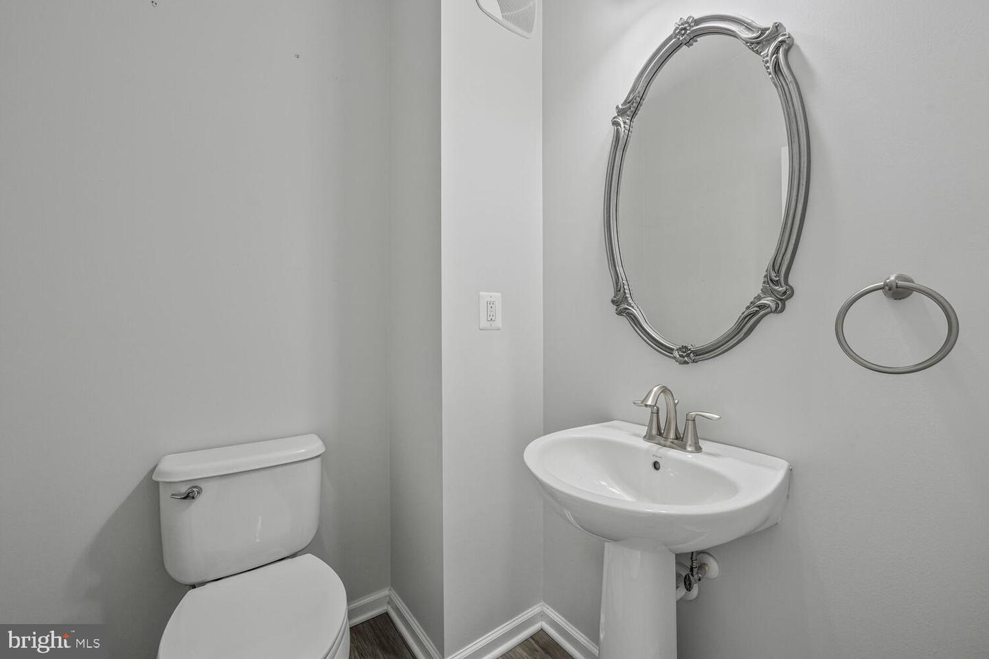 42550 SUNSET RIDGE SQ, ASHBURN, Virginia 20148, 3 Bedrooms Bedrooms, ,2 BathroomsBathrooms,Residential,For sale,42550 SUNSET RIDGE SQ,VALO2100856 MLS # VALO2100856