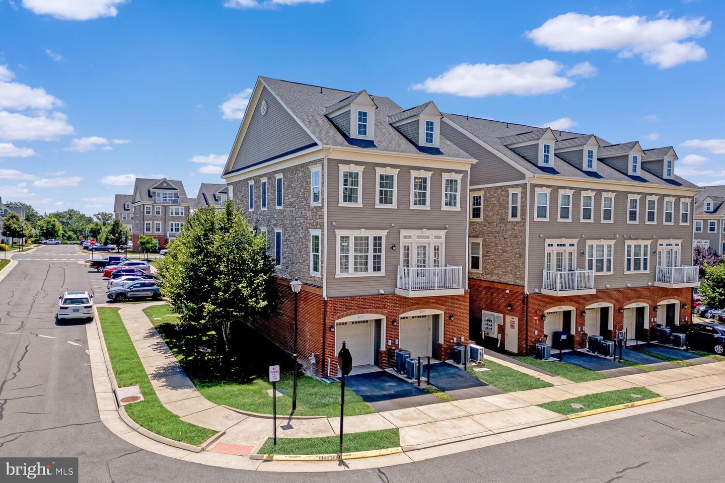 42550 SUNSET RIDGE SQ, ASHBURN, Virginia 20148, 3 Bedrooms Bedrooms, ,2 BathroomsBathrooms,Residential,For sale,42550 SUNSET RIDGE SQ,VALO2100856 MLS # VALO2100856