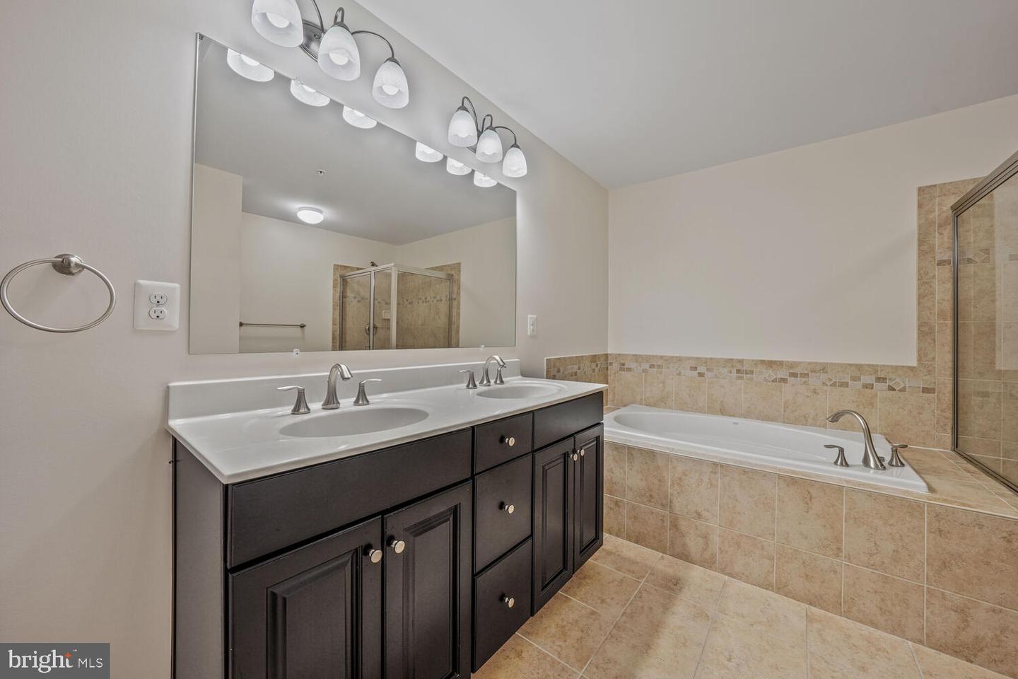 42550 SUNSET RIDGE SQ, ASHBURN, Virginia 20148, 3 Bedrooms Bedrooms, ,2 BathroomsBathrooms,Residential,For sale,42550 SUNSET RIDGE SQ,VALO2100856 MLS # VALO2100856