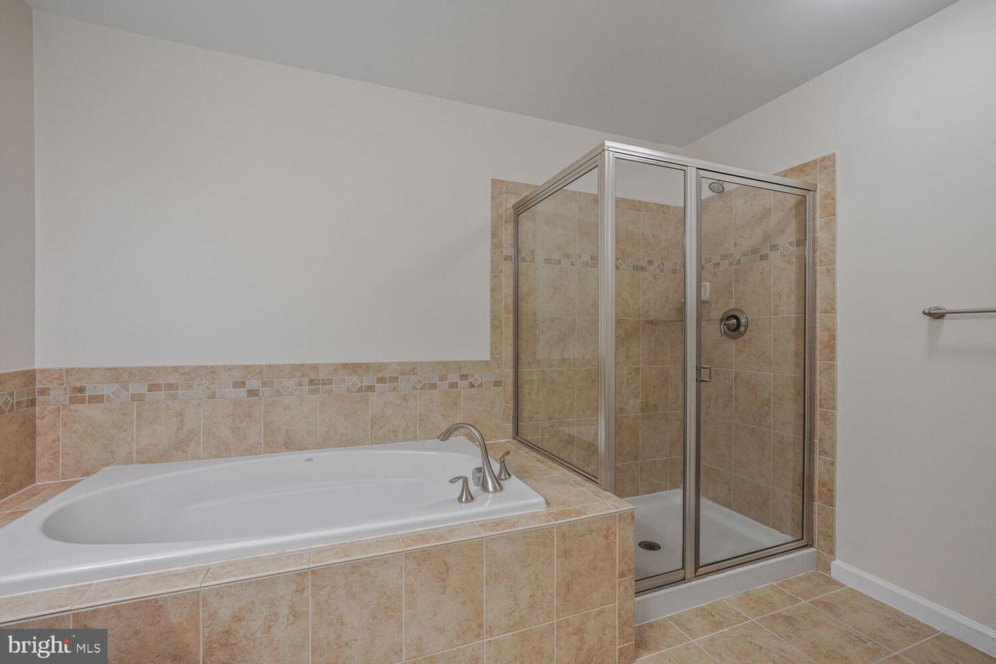 42550 SUNSET RIDGE SQ, ASHBURN, Virginia 20148, 3 Bedrooms Bedrooms, ,2 BathroomsBathrooms,Residential,For sale,42550 SUNSET RIDGE SQ,VALO2100856 MLS # VALO2100856
