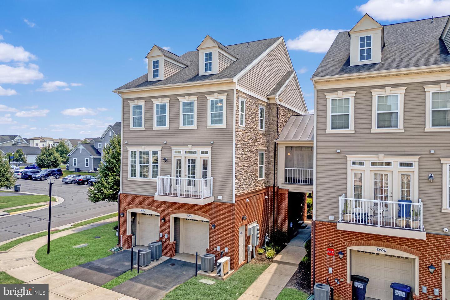 42550 SUNSET RIDGE SQ, ASHBURN, Virginia 20148, 3 Bedrooms Bedrooms, ,2 BathroomsBathrooms,Residential,For sale,42550 SUNSET RIDGE SQ,VALO2100856 MLS # VALO2100856