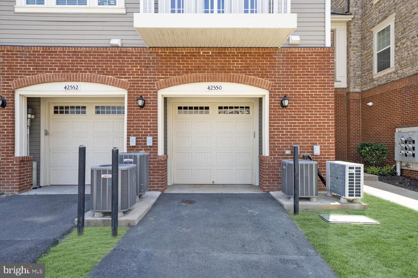 42550 SUNSET RIDGE SQ, ASHBURN, Virginia 20148, 3 Bedrooms Bedrooms, ,2 BathroomsBathrooms,Residential,For sale,42550 SUNSET RIDGE SQ,VALO2100856 MLS # VALO2100856