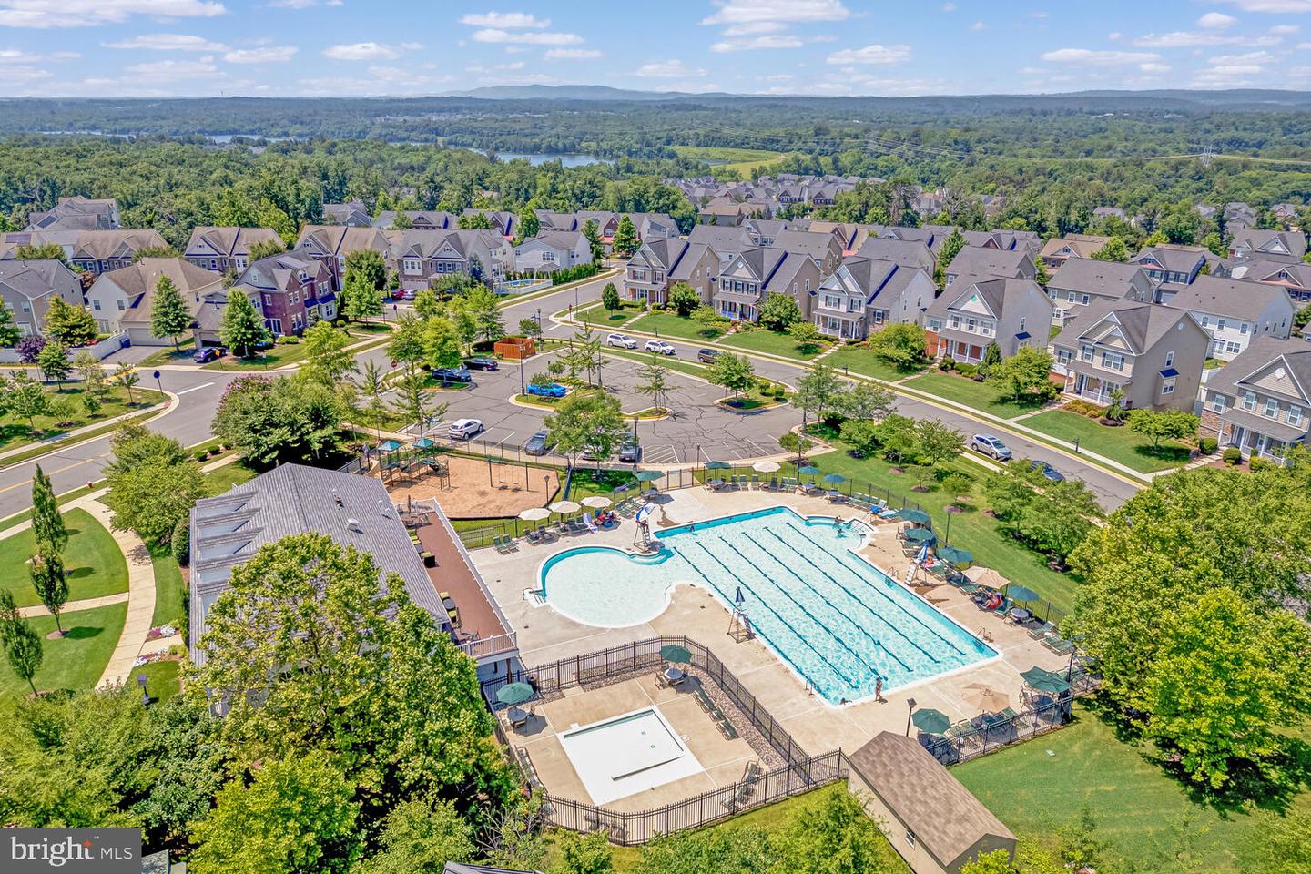 42550 SUNSET RIDGE SQ, ASHBURN, Virginia 20148, 3 Bedrooms Bedrooms, ,2 BathroomsBathrooms,Residential,For sale,42550 SUNSET RIDGE SQ,VALO2100856 MLS # VALO2100856