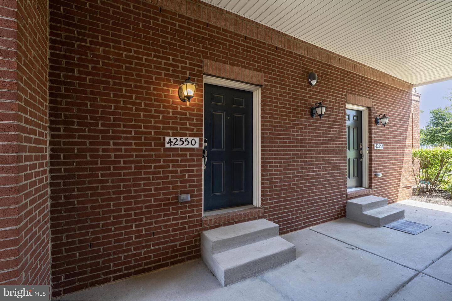 42550 SUNSET RIDGE SQ, ASHBURN, Virginia 20148, 3 Bedrooms Bedrooms, ,2 BathroomsBathrooms,Residential,For sale,42550 SUNSET RIDGE SQ,VALO2100856 MLS # VALO2100856