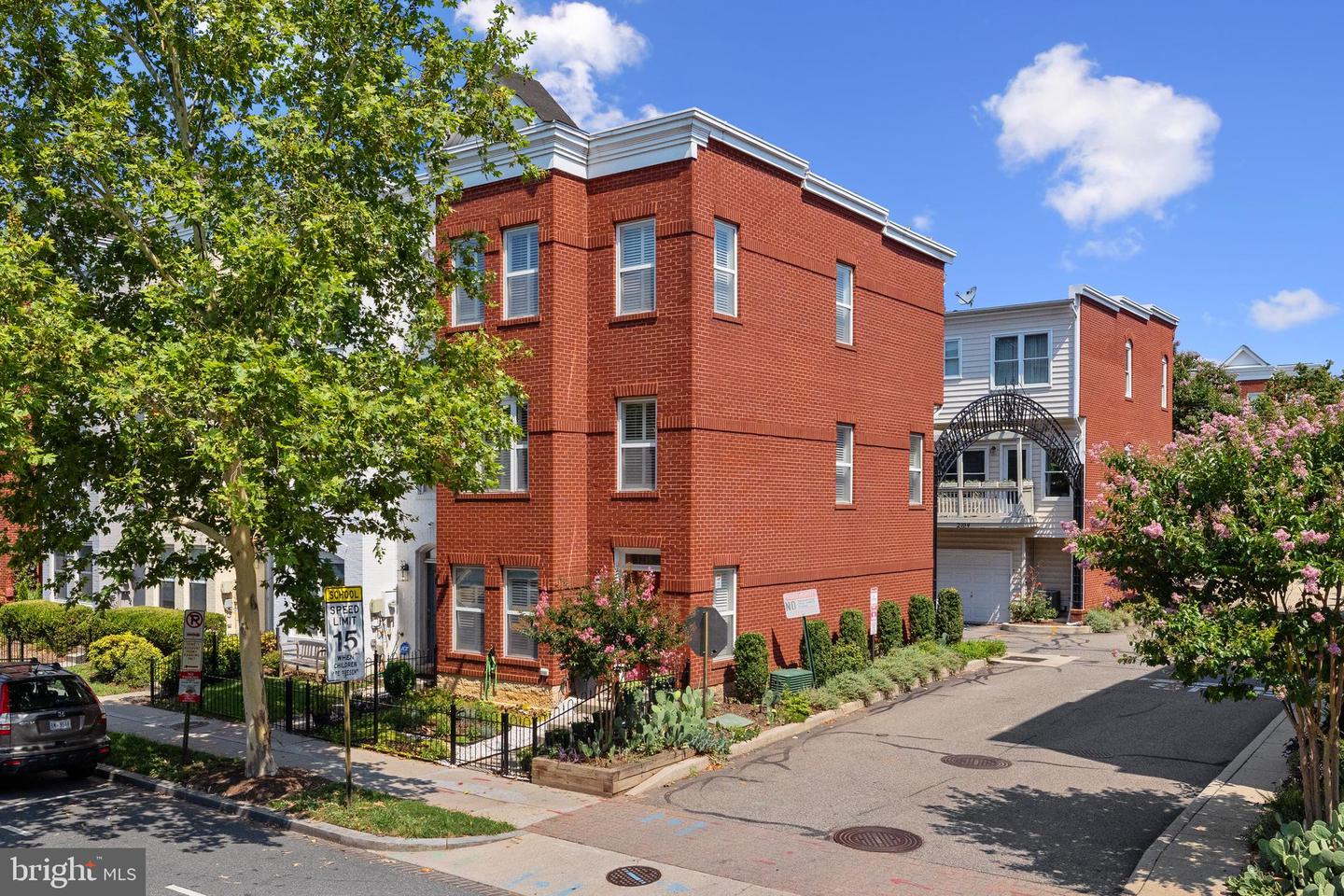 1215 V ST NW, WASHINGTON, District Of Columbia 20009, 3 Bedrooms Bedrooms, ,2 BathroomsBathrooms,Residential,For sale,1215 V ST NW,DCDC2208484 MLS # DCDC2208484