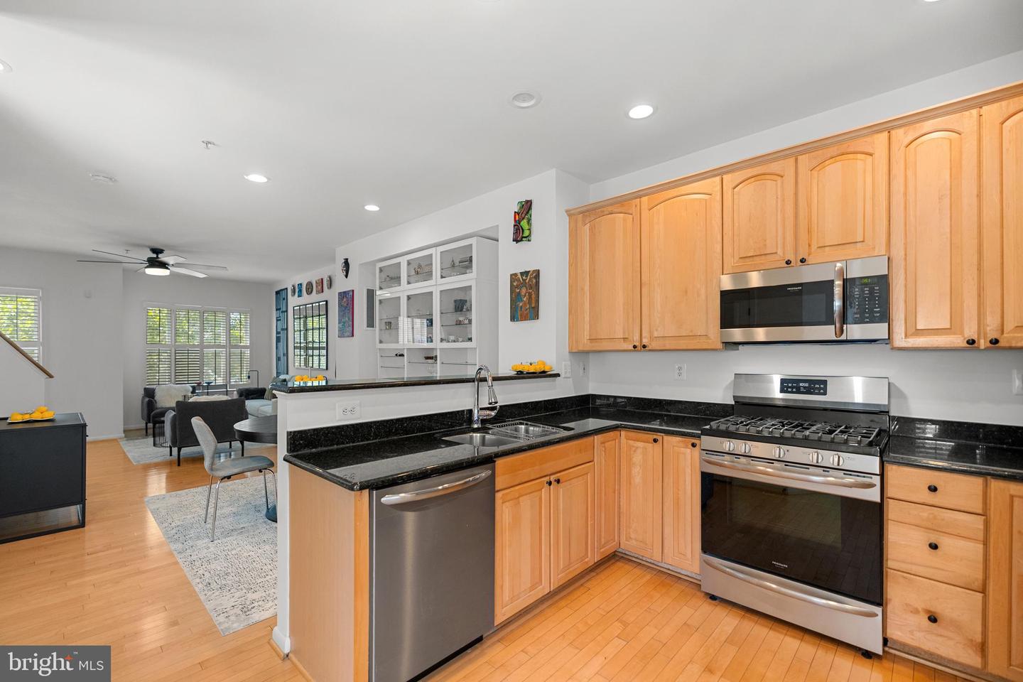 1215 V ST NW, WASHINGTON, District Of Columbia 20009, 3 Bedrooms Bedrooms, ,2 BathroomsBathrooms,Residential,For sale,1215 V ST NW,DCDC2208484 MLS # DCDC2208484