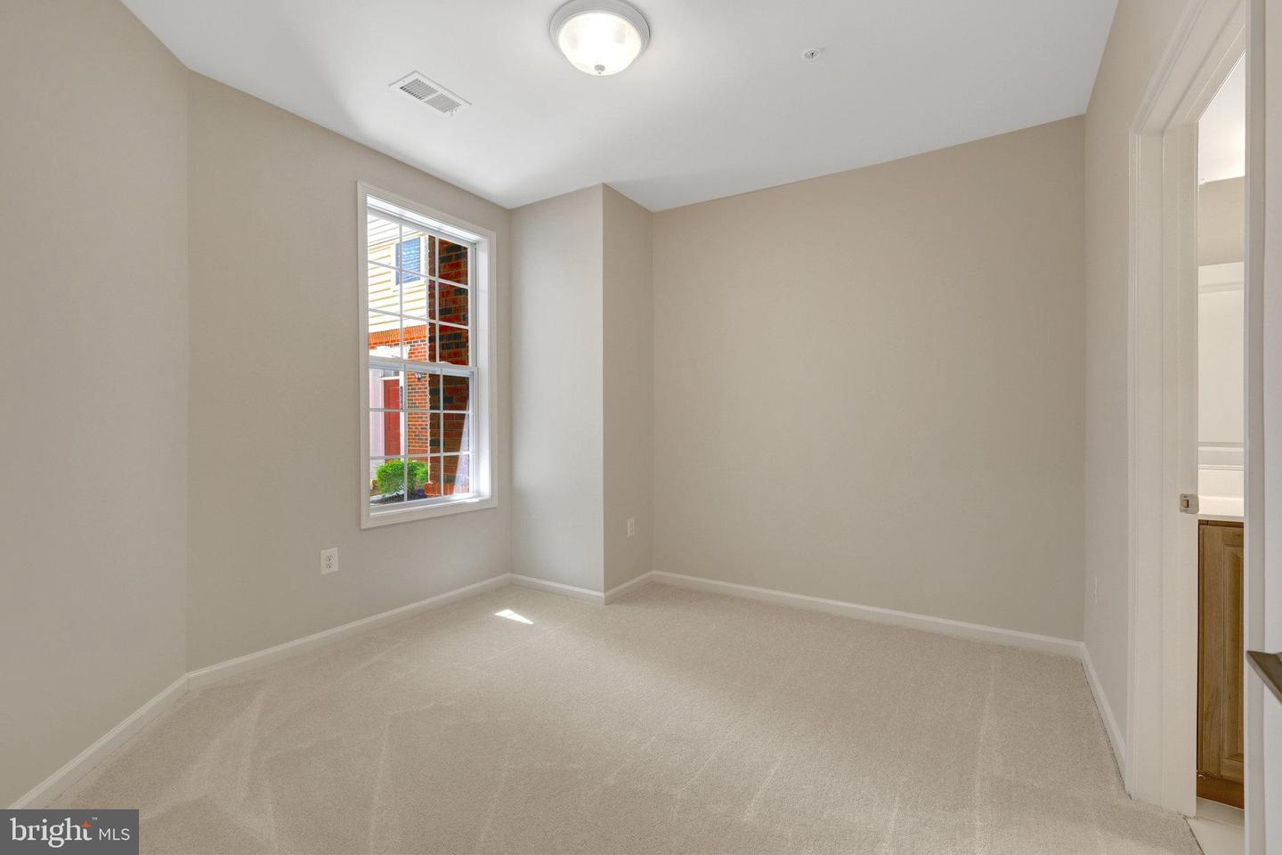 23275 MILLTOWN KNOLL SQ #111, ASHBURN, Virginia 20148, 2 Bedrooms Bedrooms, ,2 BathroomsBathrooms,Residential,For sale,23275 MILLTOWN KNOLL SQ #111,VALO2100898 MLS # VALO2100898