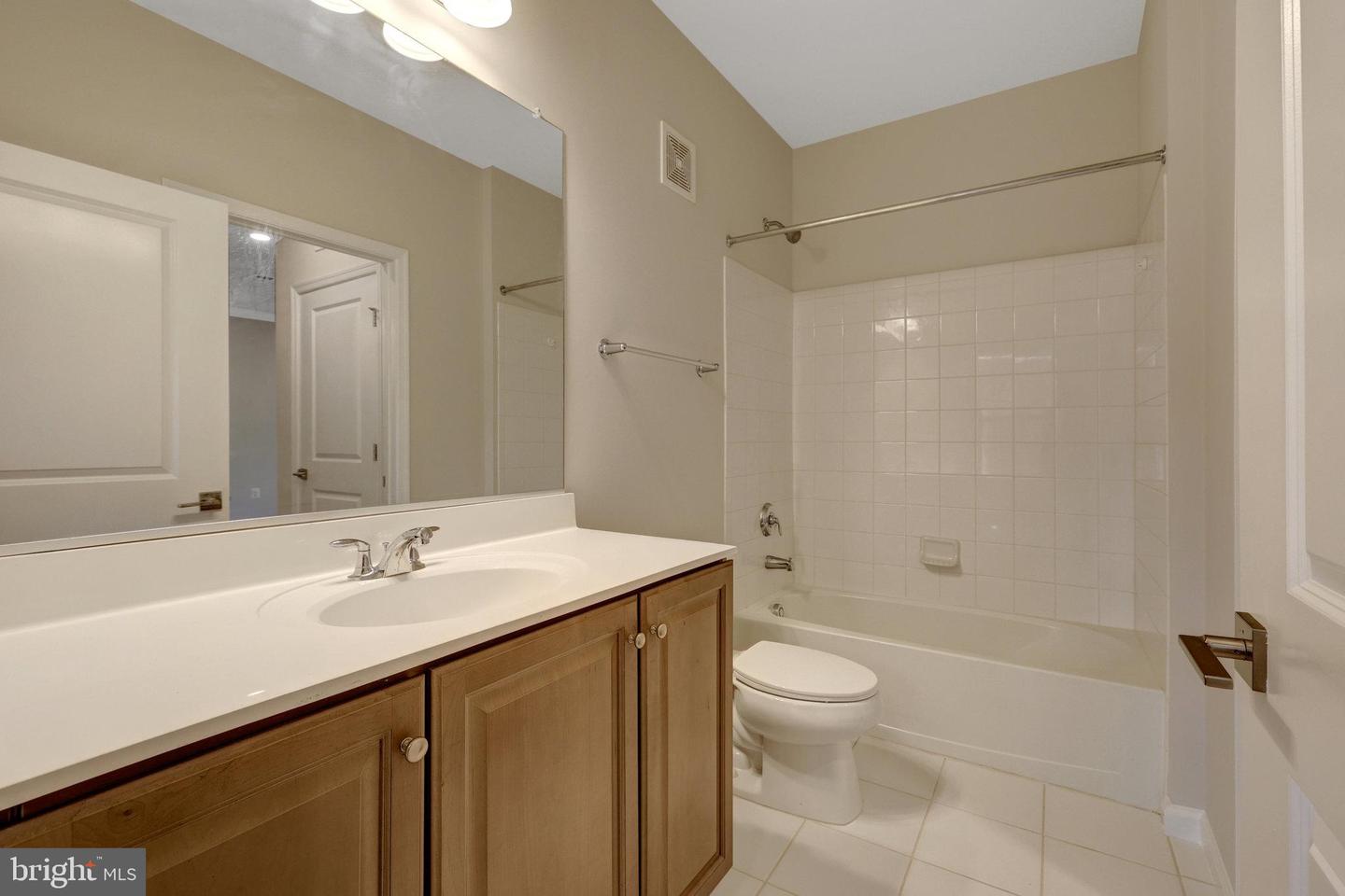 23275 MILLTOWN KNOLL SQ #111, ASHBURN, Virginia 20148, 2 Bedrooms Bedrooms, ,2 BathroomsBathrooms,Residential,For sale,23275 MILLTOWN KNOLL SQ #111,VALO2100898 MLS # VALO2100898
