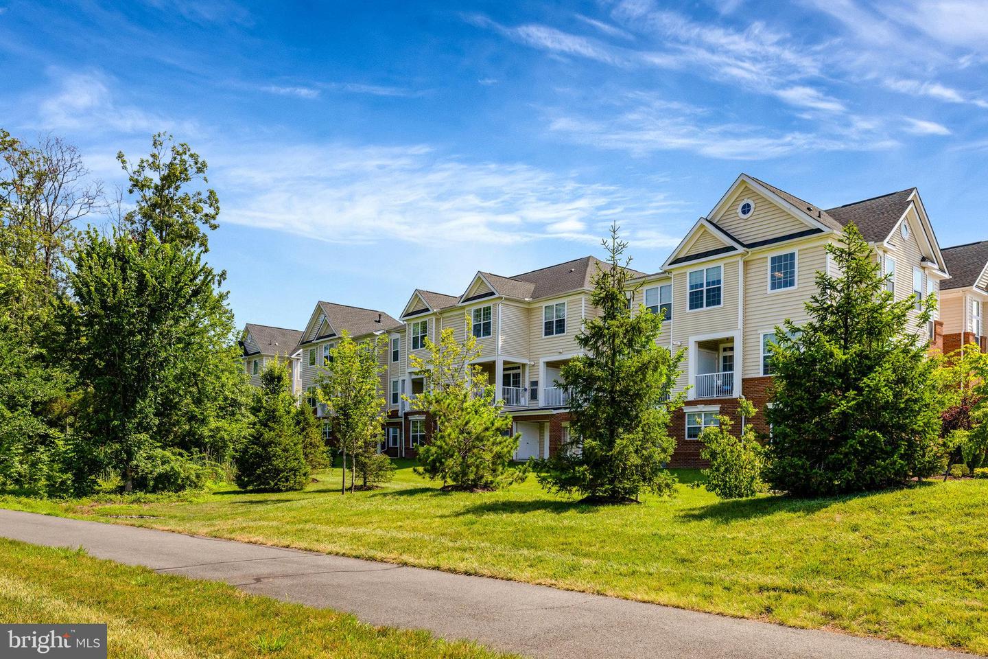 23275 MILLTOWN KNOLL SQ #111, ASHBURN, Virginia 20148, 2 Bedrooms Bedrooms, ,2 BathroomsBathrooms,Residential,For sale,23275 MILLTOWN KNOLL SQ #111,VALO2100898 MLS # VALO2100898